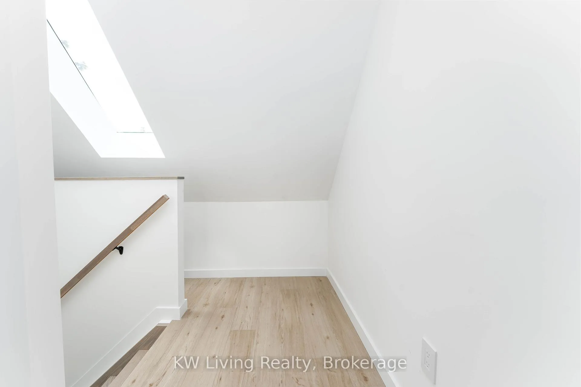 Photo 10 of Unit Laneway, 125 Chisholm Avenue, Toronto, Woodbine-Lumsden — HOMEH