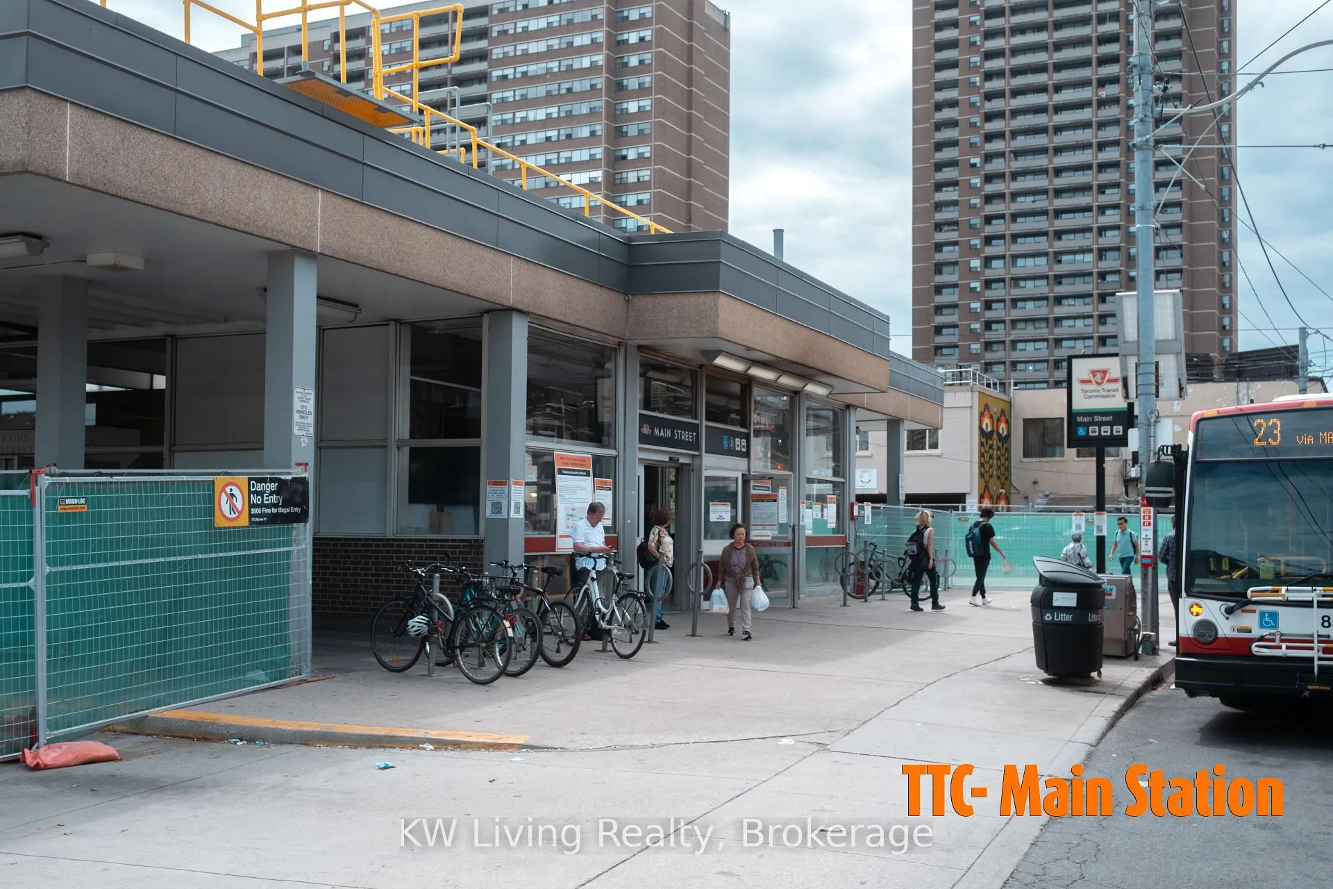 Photo 12 of Unit Laneway, 125 Chisholm Avenue, Toronto, Woodbine-Lumsden — HOMEH