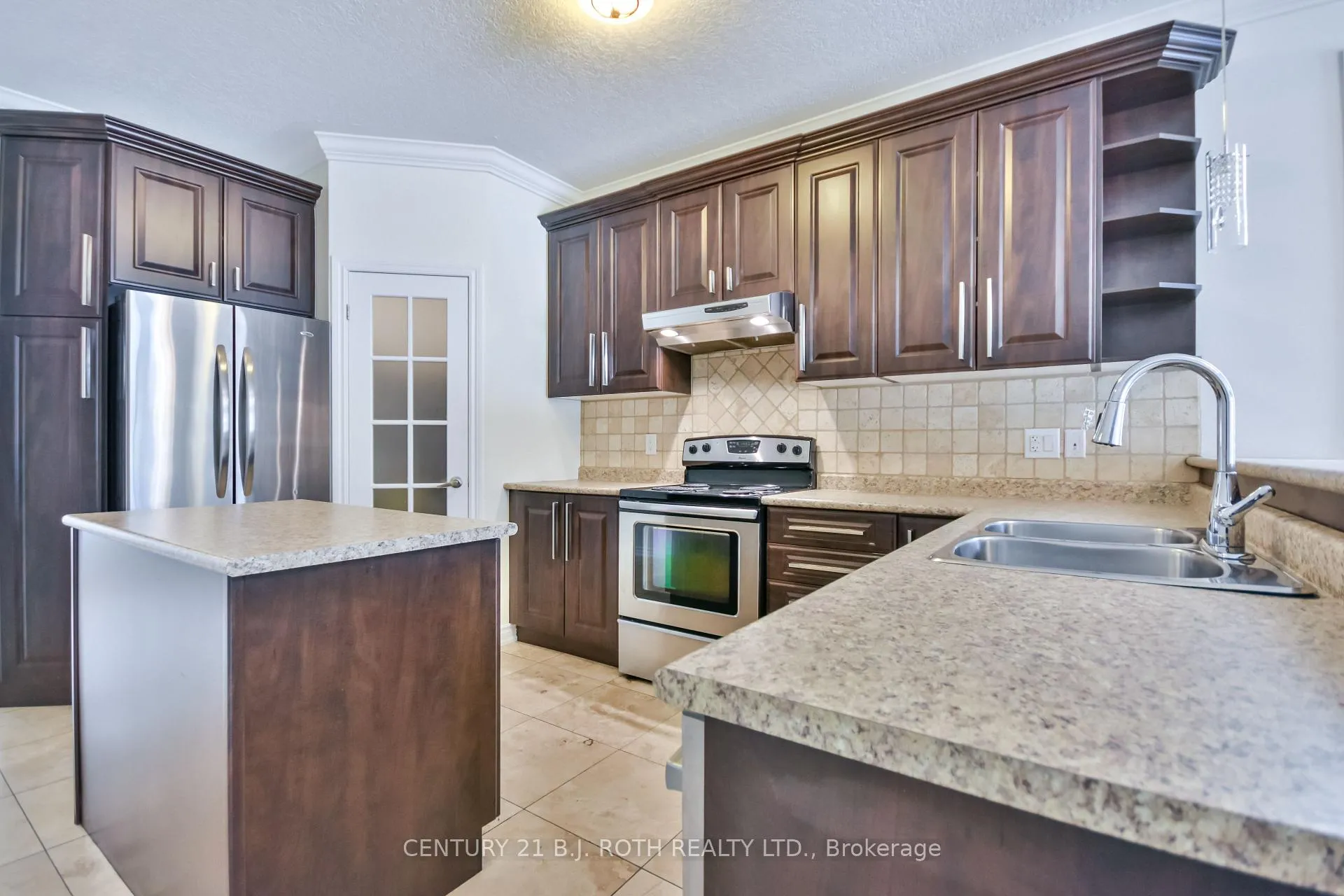 Photo 5 of 49 Athabaska Road, Barrie, Holly — HOMEH