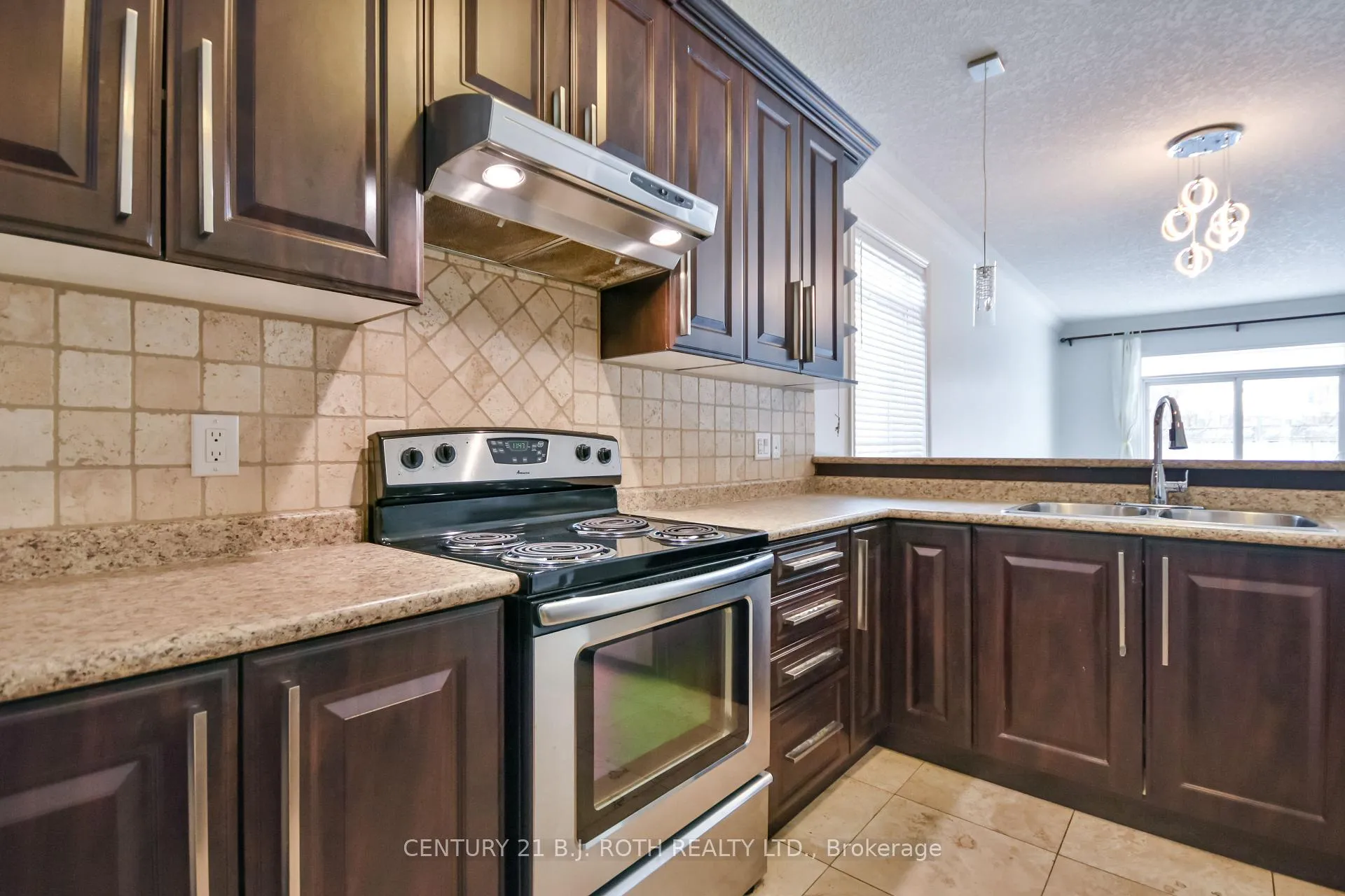 Photo 7 of 49 Athabaska Road, Barrie, Holly — HOMEH