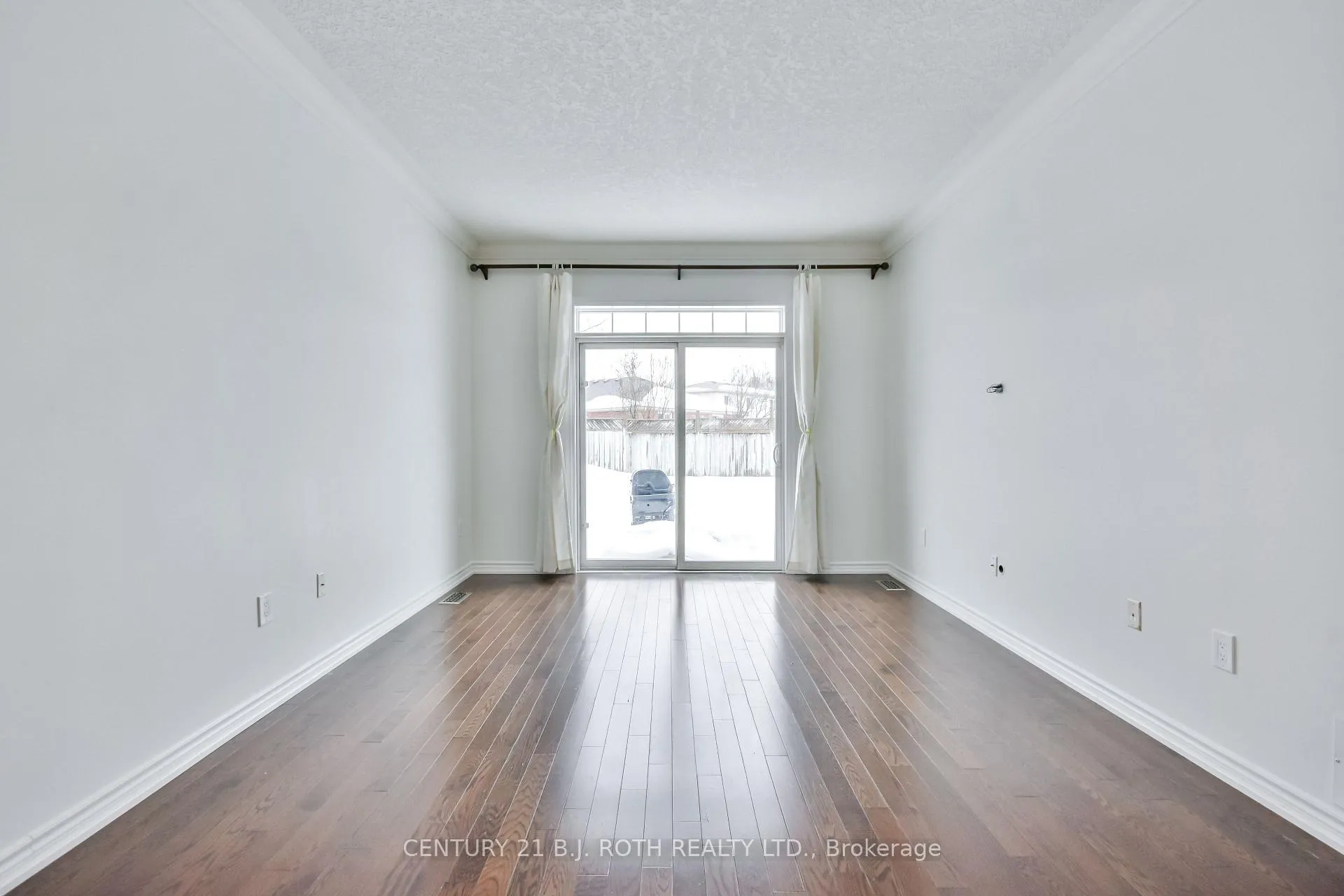 Photo 9 of 49 Athabaska Road, Barrie, Holly — HOMEH