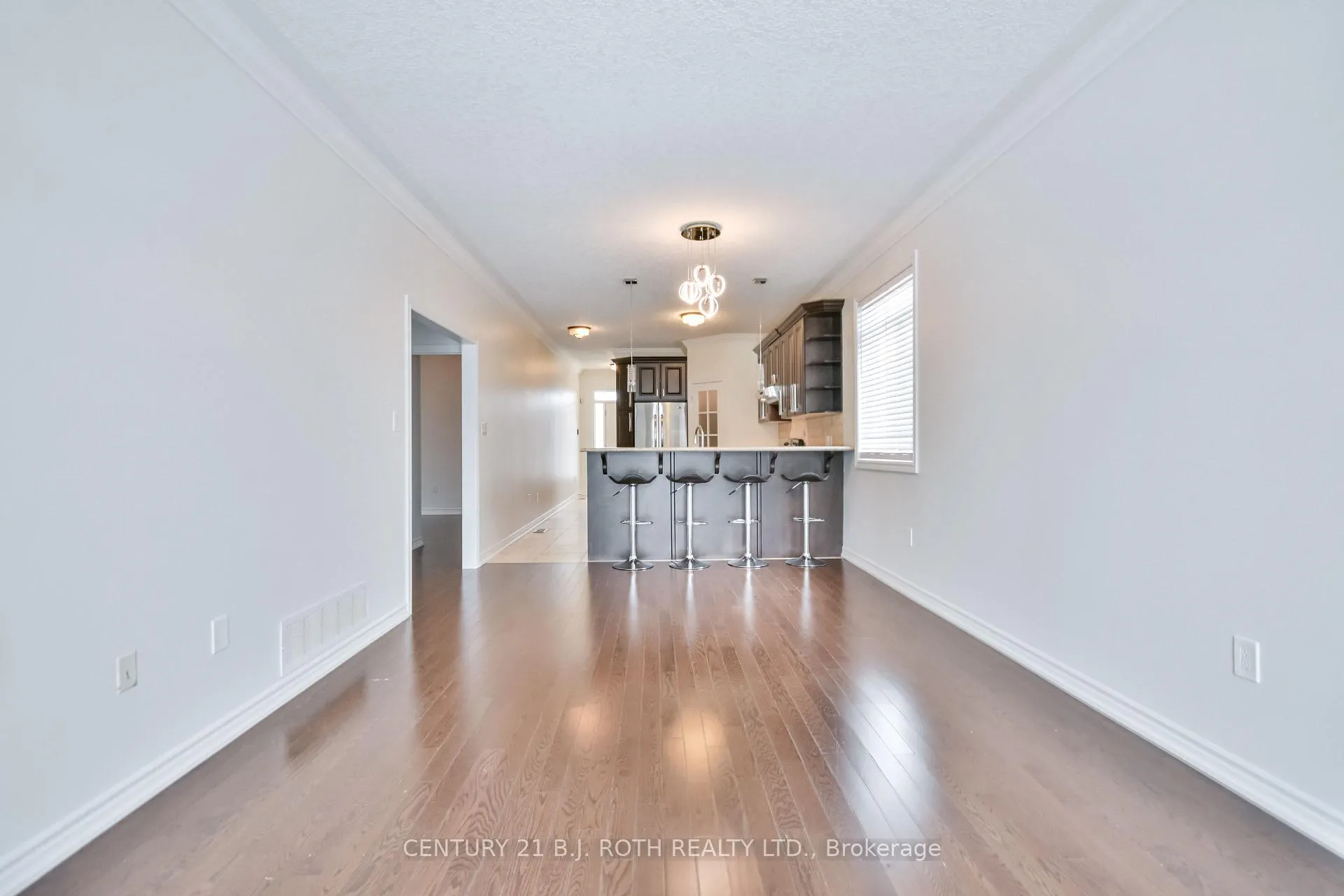 Photo 10 of 49 Athabaska Road, Barrie, Holly — HOMEH