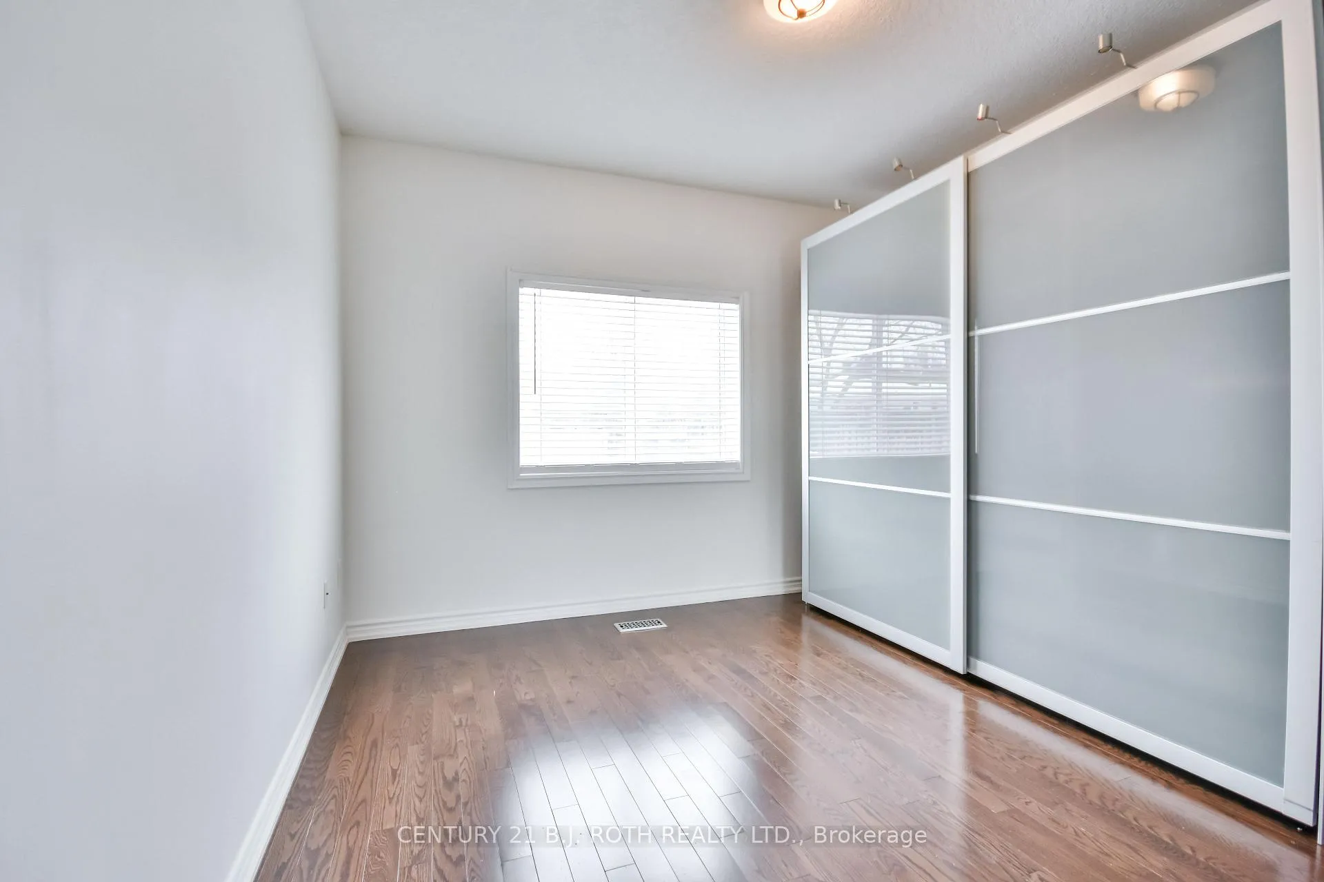 Photo 12 of 49 Athabaska Road, Barrie, Holly — HOMEH