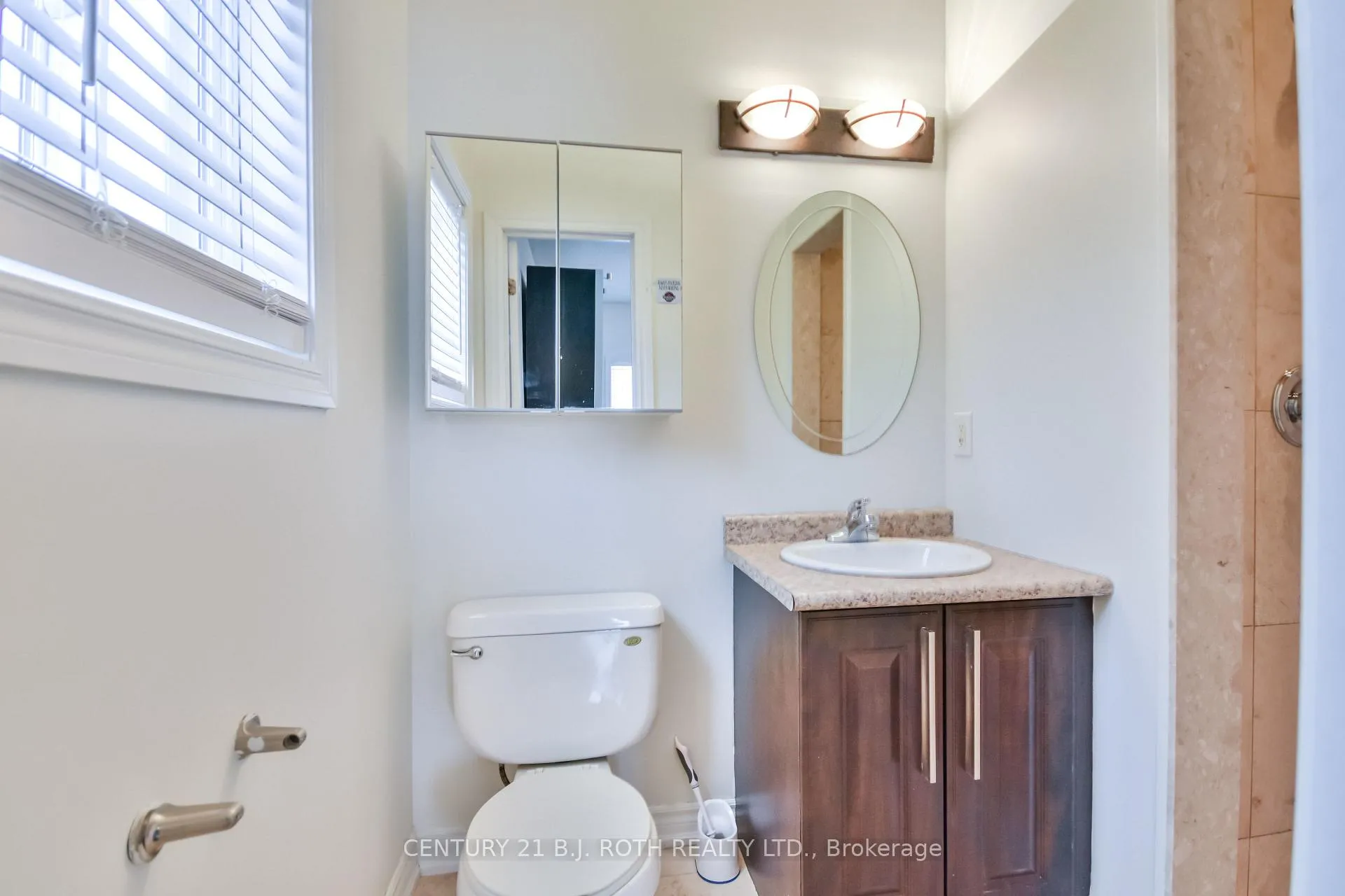 Photo 16 of 49 Athabaska Road, Barrie, Holly — HOMEH