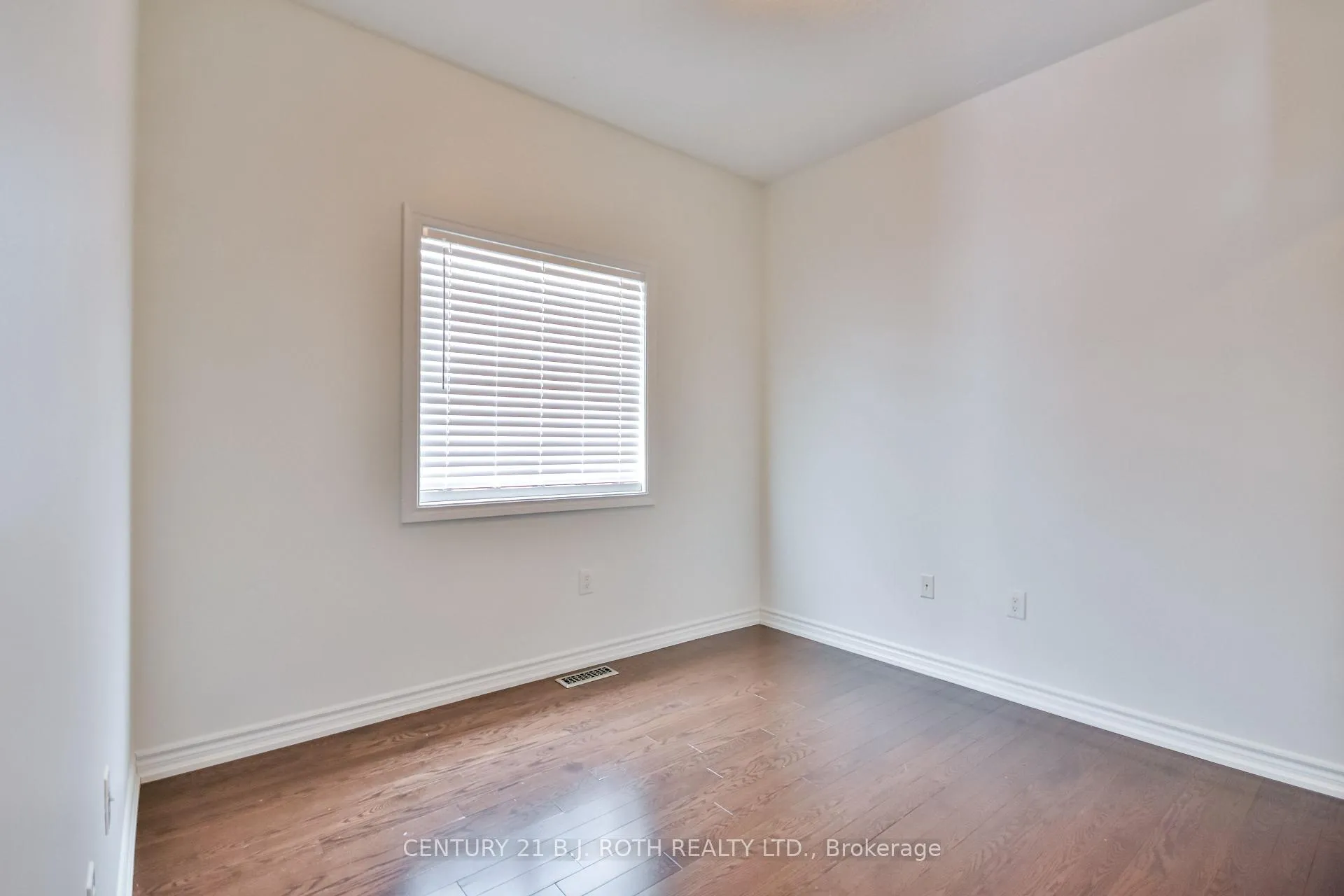 Photo 17 of 49 Athabaska Road, Barrie, Holly — HOMEH