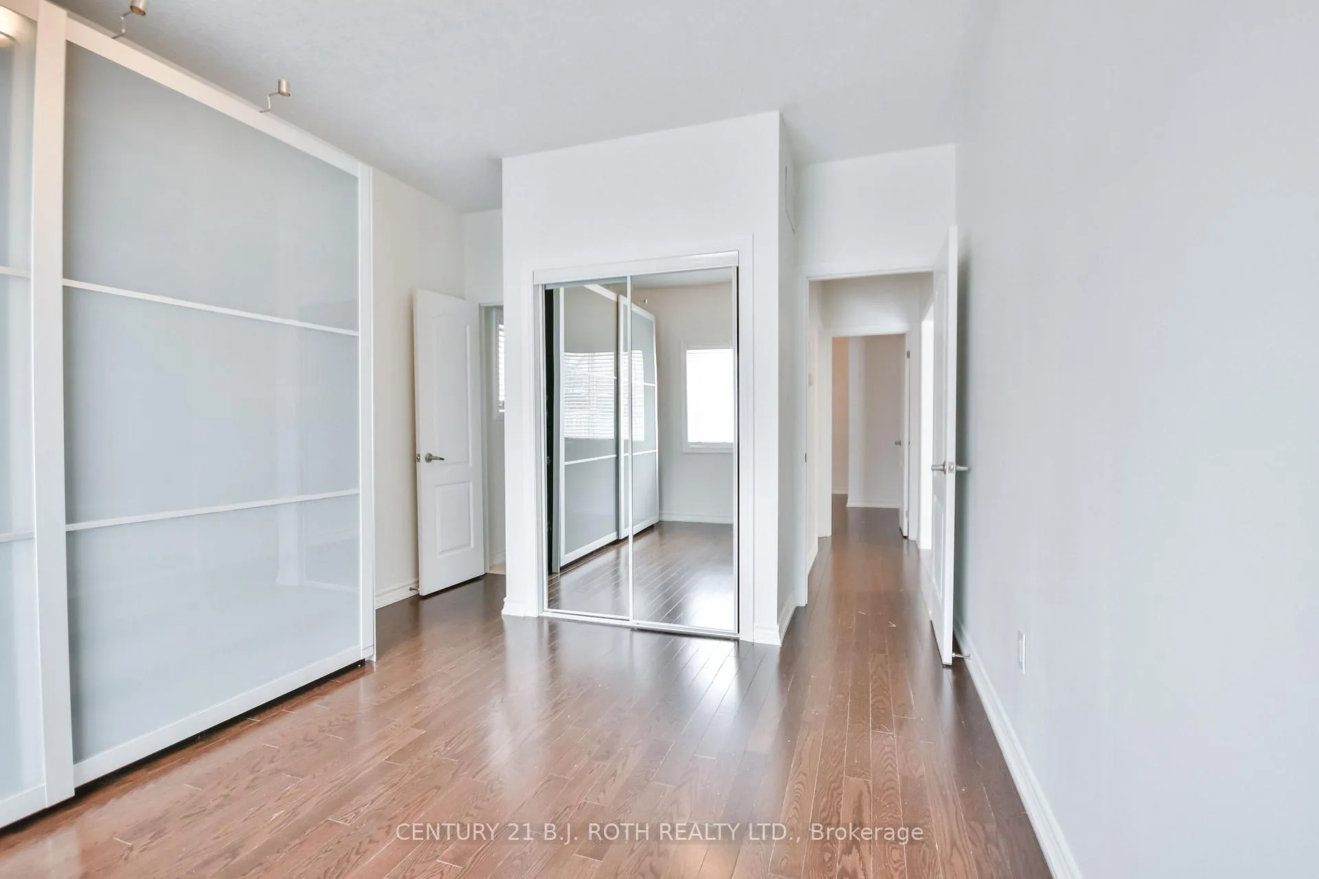 Photo 19 of 49 Athabaska Road, Barrie, Holly — HOMEH