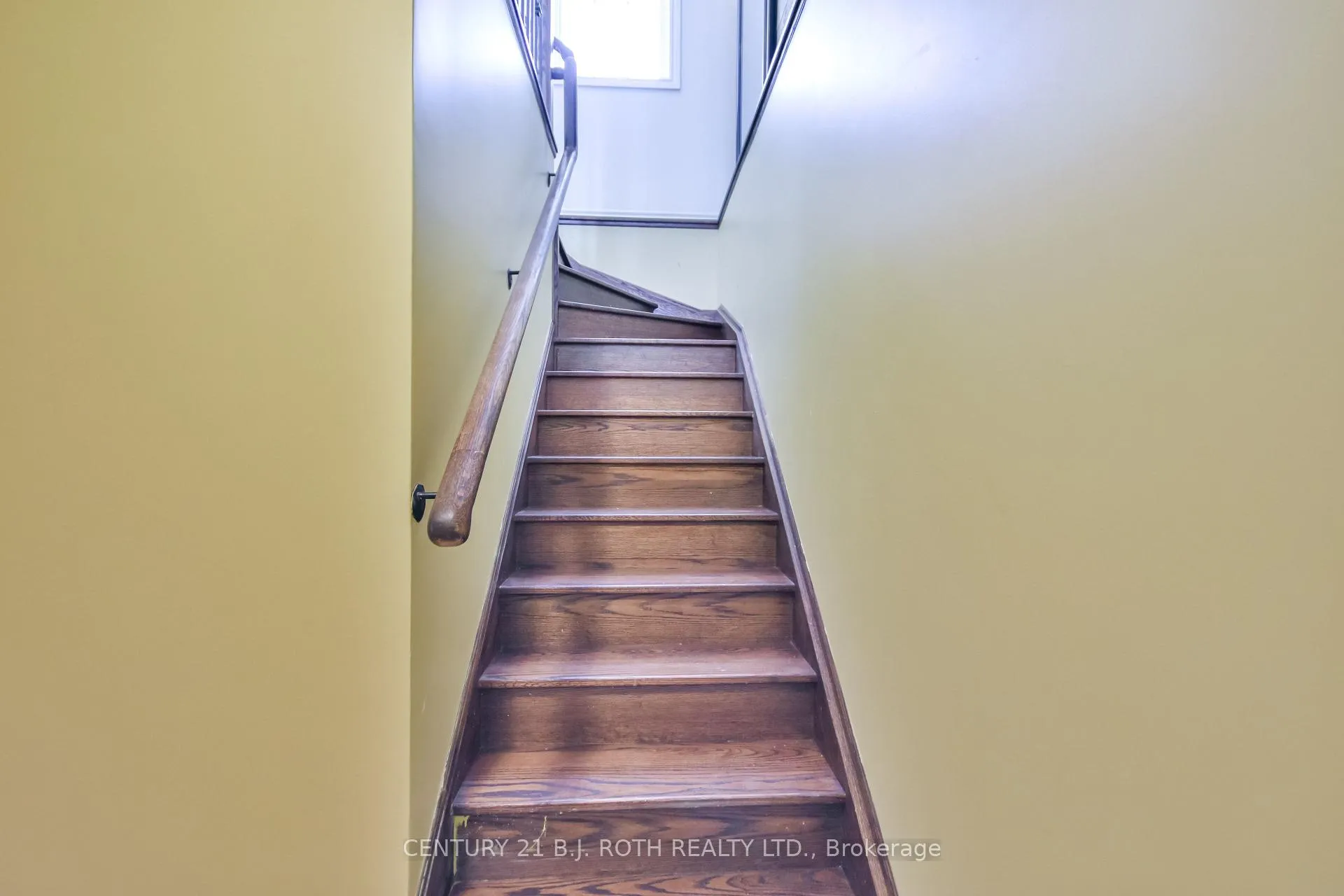 Photo 20 of 49 Athabaska Road, Barrie, Holly — HOMEH
