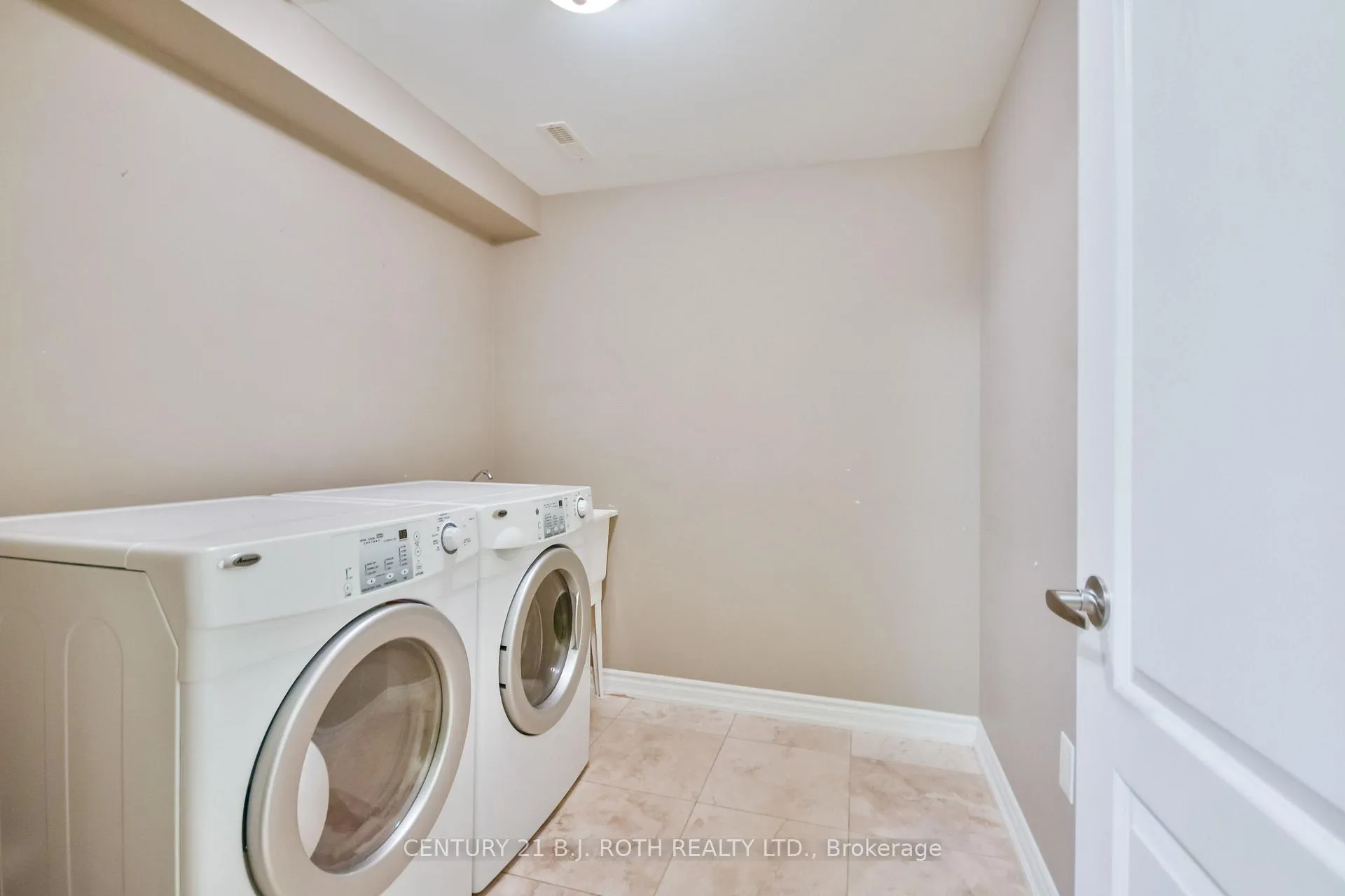 Photo 21 of 49 Athabaska Road, Barrie, Holly — HOMEH