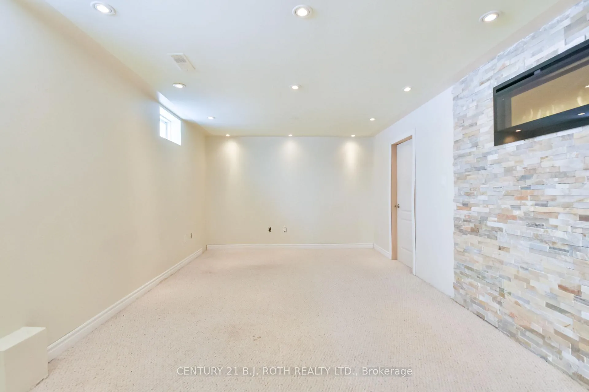 Photo 22 of 49 Athabaska Road, Barrie, Holly — HOMEH