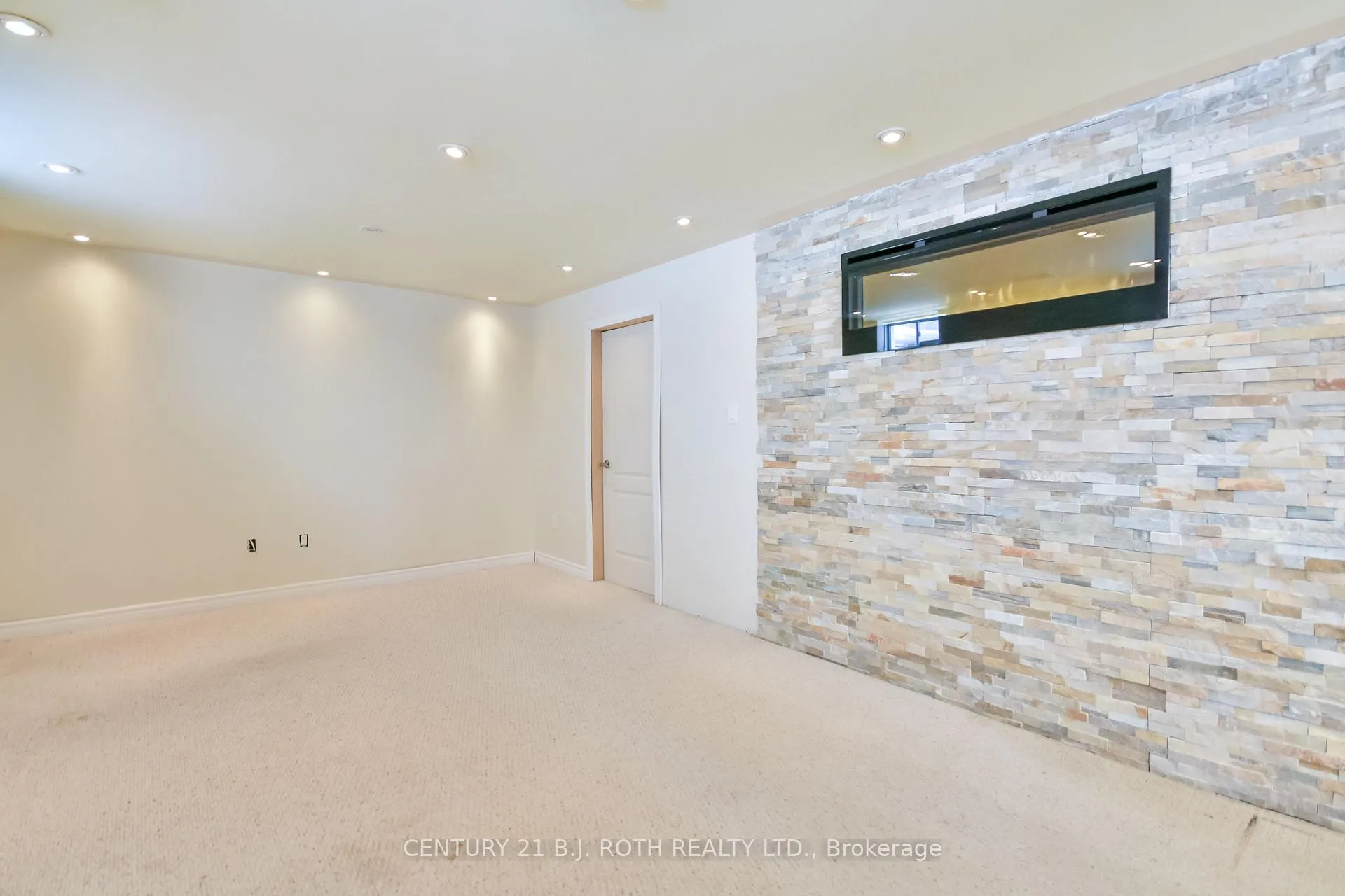 Photo 23 of 49 Athabaska Road, Barrie, Holly — HOMEH