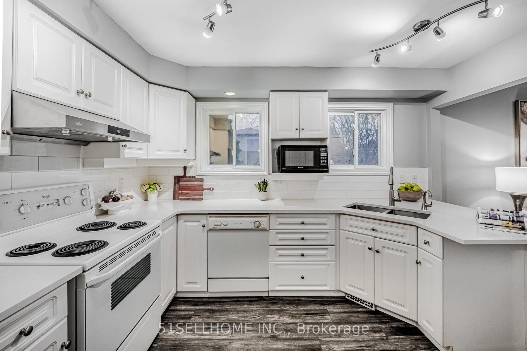 Photo 16 of 297 Beechlawn Drive, Waterloo — HOMEH