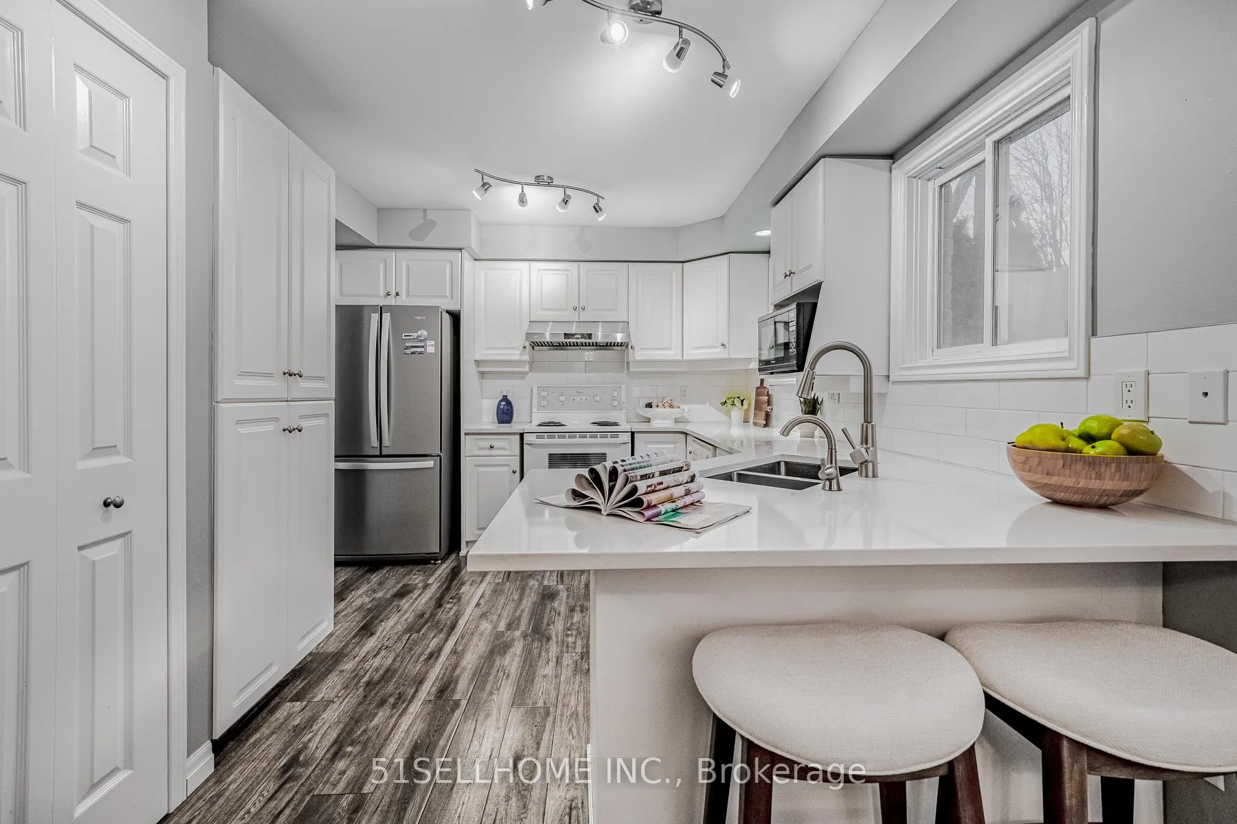 Photo 17 of 297 Beechlawn Drive, Waterloo — HOMEH