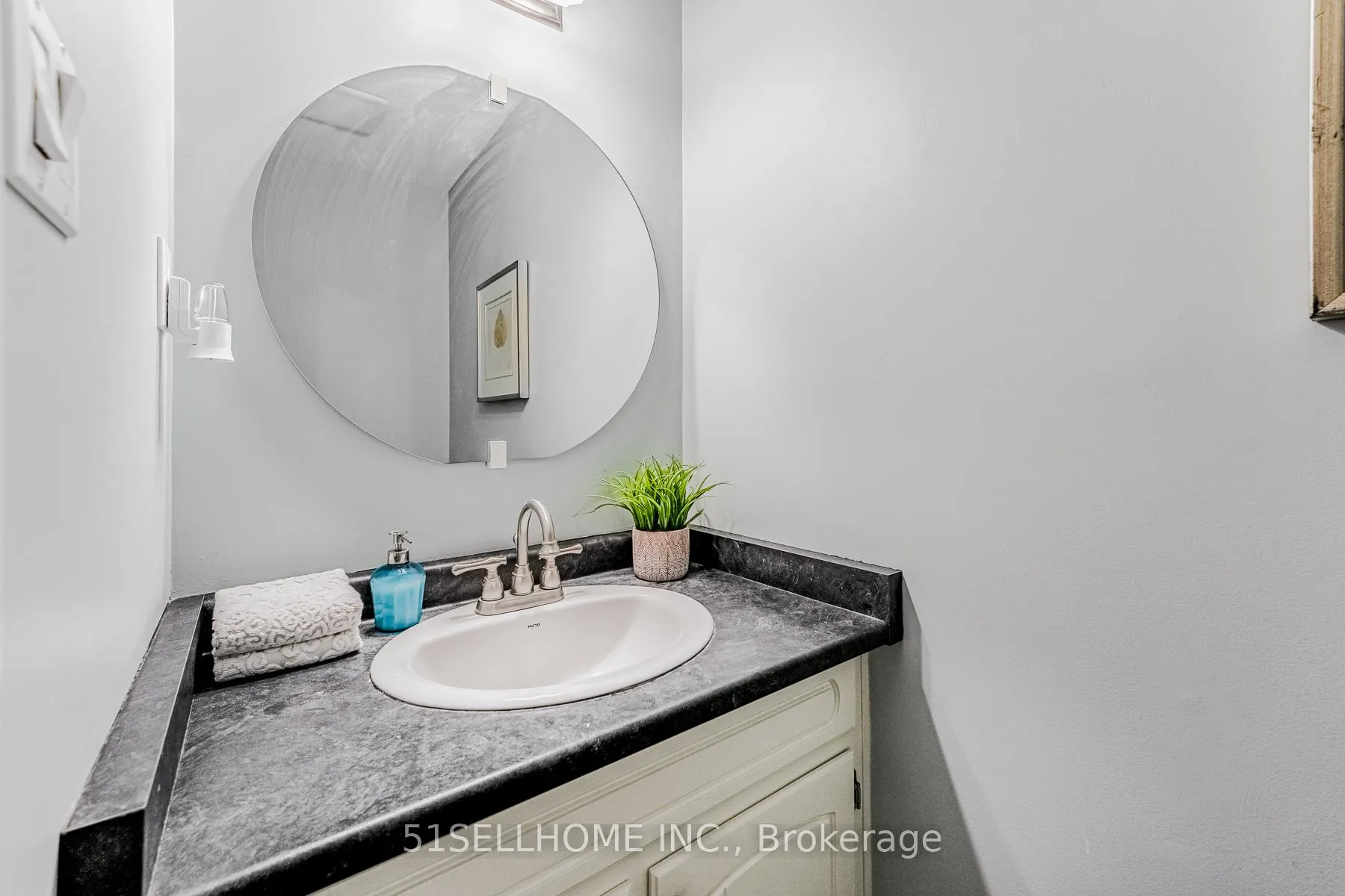 Photo 19 of 297 Beechlawn Drive, Waterloo — HOMEH