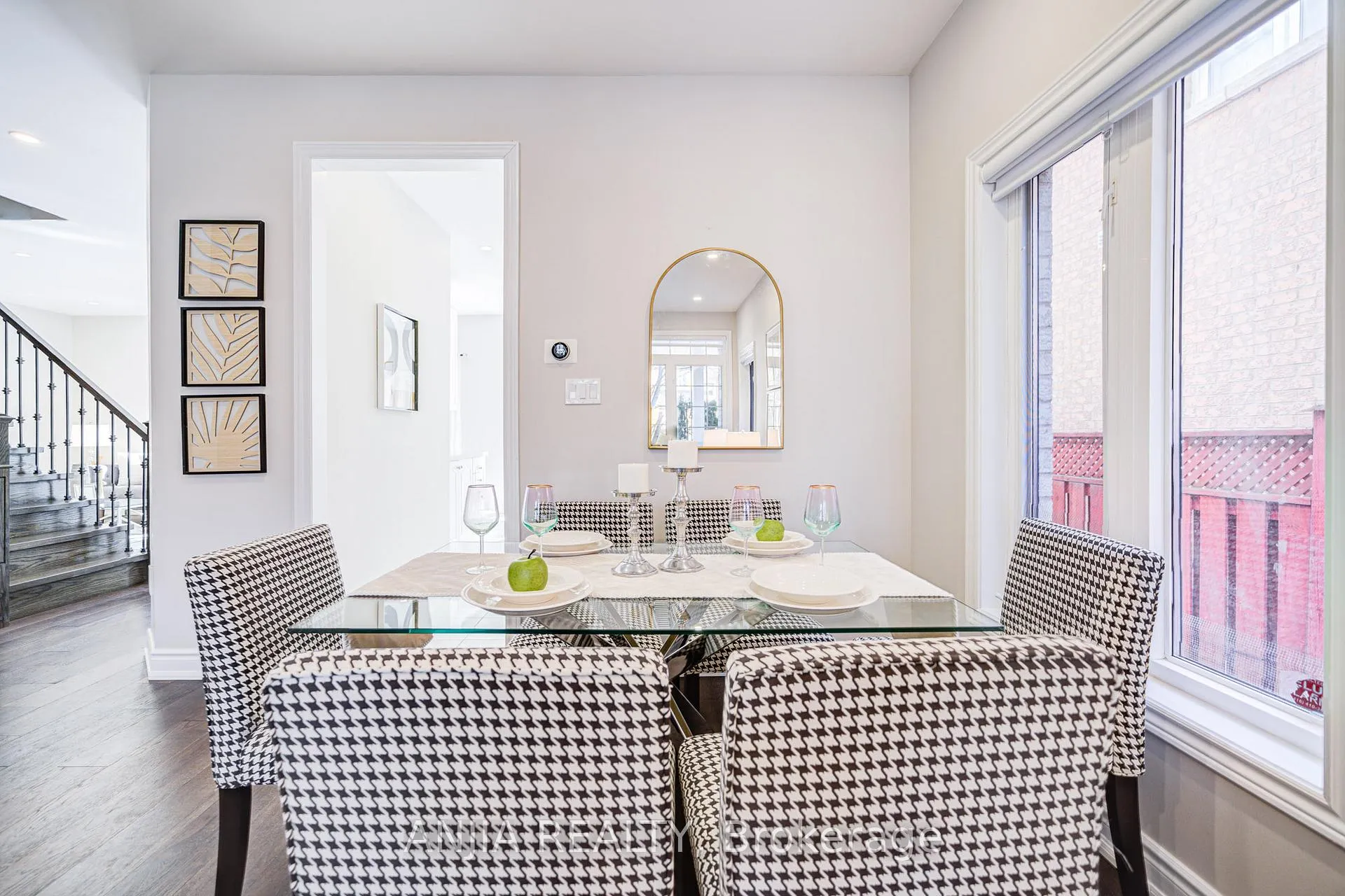 Photo 7 of 23 Arbourview Drive, Vaughan, Patterson — HOMEH