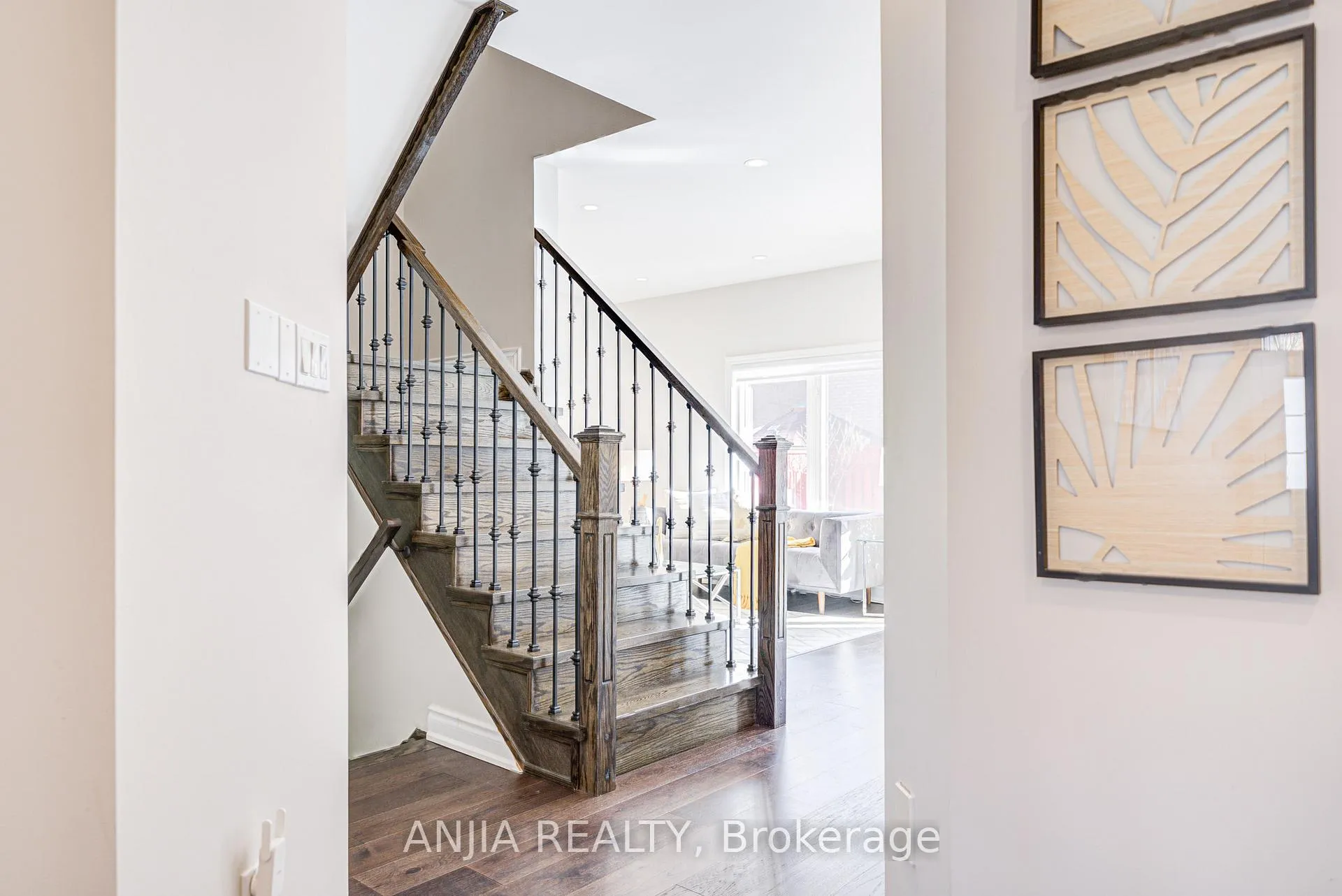 Photo 8 of 23 Arbourview Drive, Vaughan, Patterson — HOMEH