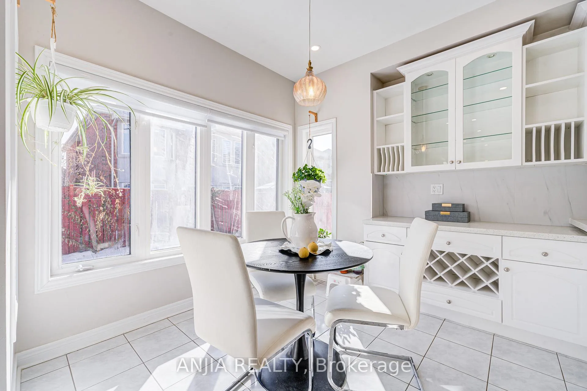 Photo 13 of 23 Arbourview Drive, Vaughan, Patterson — HOMEH