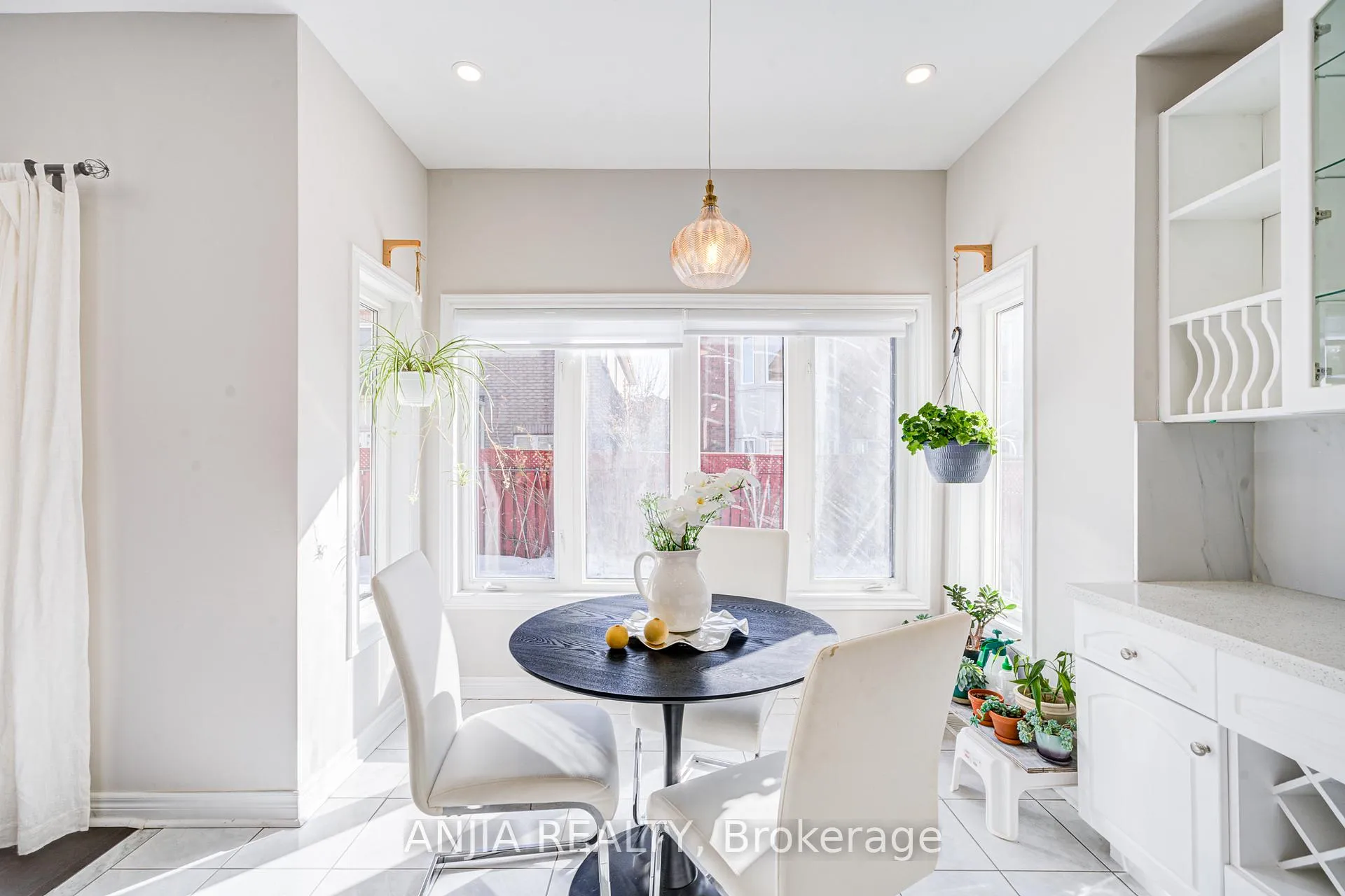 Photo 14 of 23 Arbourview Drive, Vaughan, Patterson — HOMEH