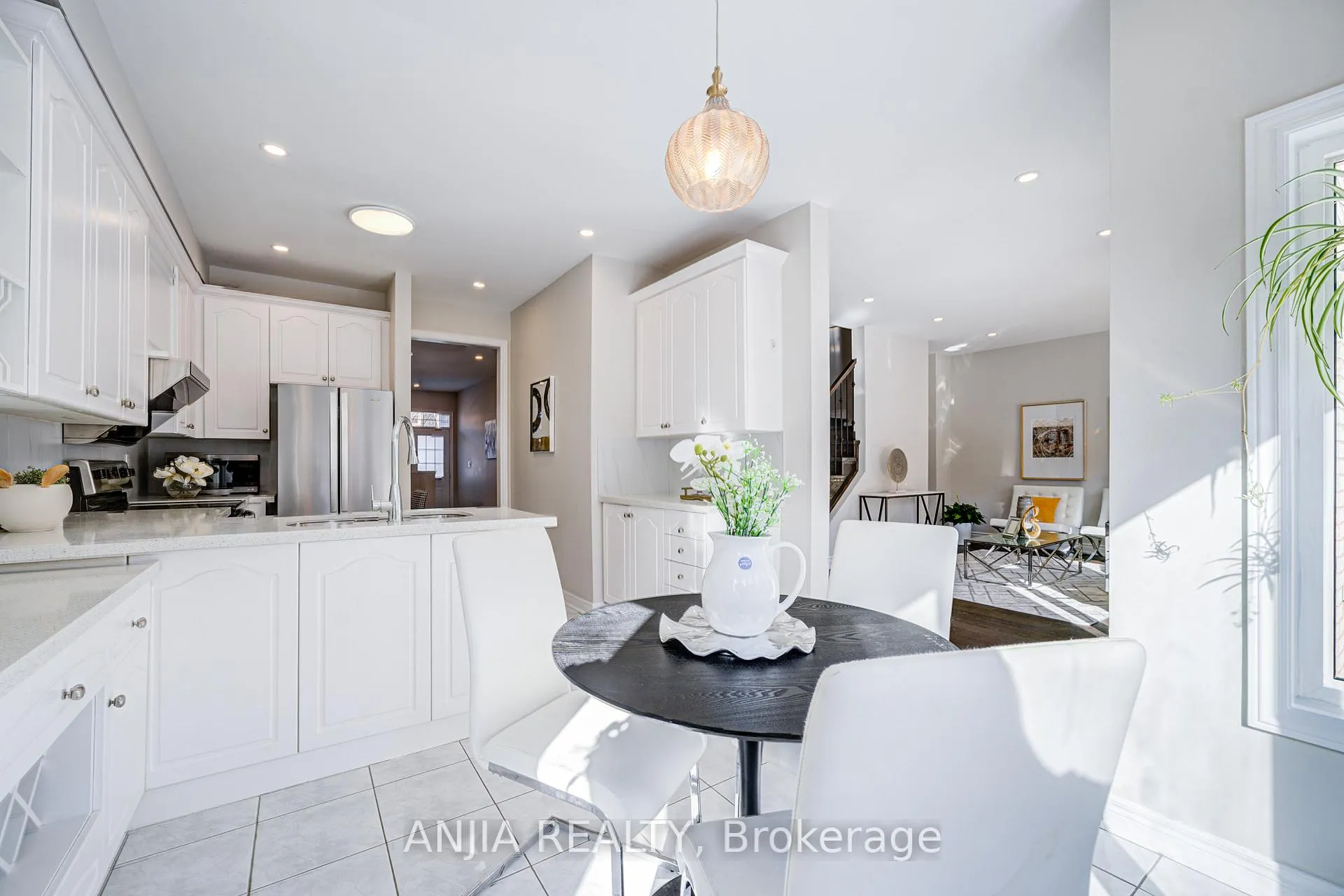 Photo 15 of 23 Arbourview Drive, Vaughan, Patterson — HOMEH