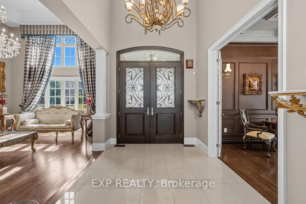 Photo 2 of 22 Longthorpe Court, Aurora, Bayview Southeast — HOMEH