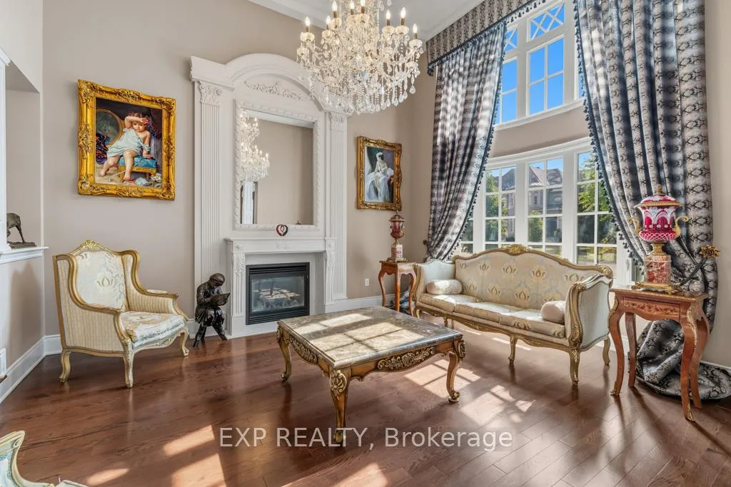 Photo 4 of 22 Longthorpe Court, Aurora, Bayview Southeast — HOMEH