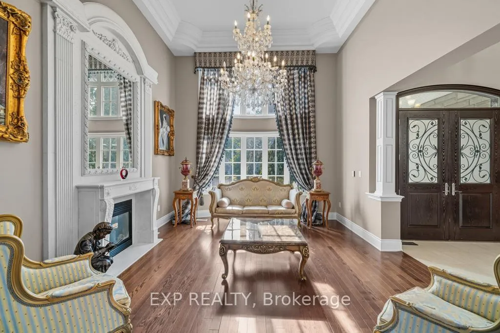 Photo 7 of 22 Longthorpe Court, Aurora, Bayview Southeast — HOMEH