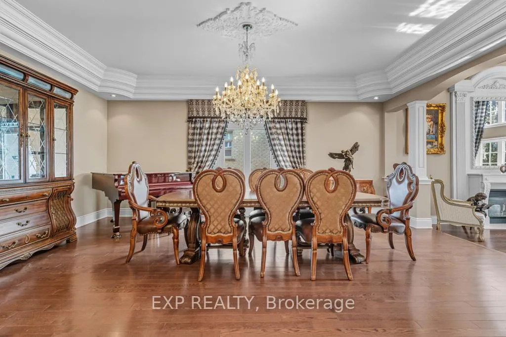 Photo 9 of 22 Longthorpe Court, Aurora, Bayview Southeast — HOMEH