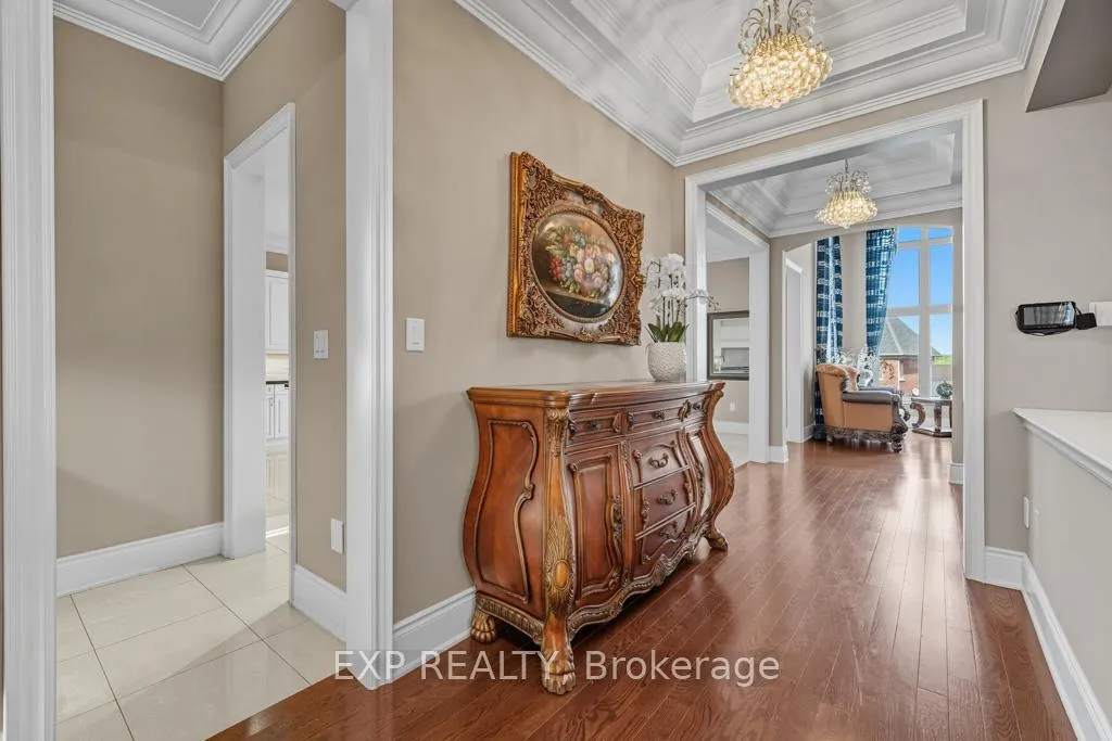 Photo 11 of 22 Longthorpe Court, Aurora, Bayview Southeast — HOMEH