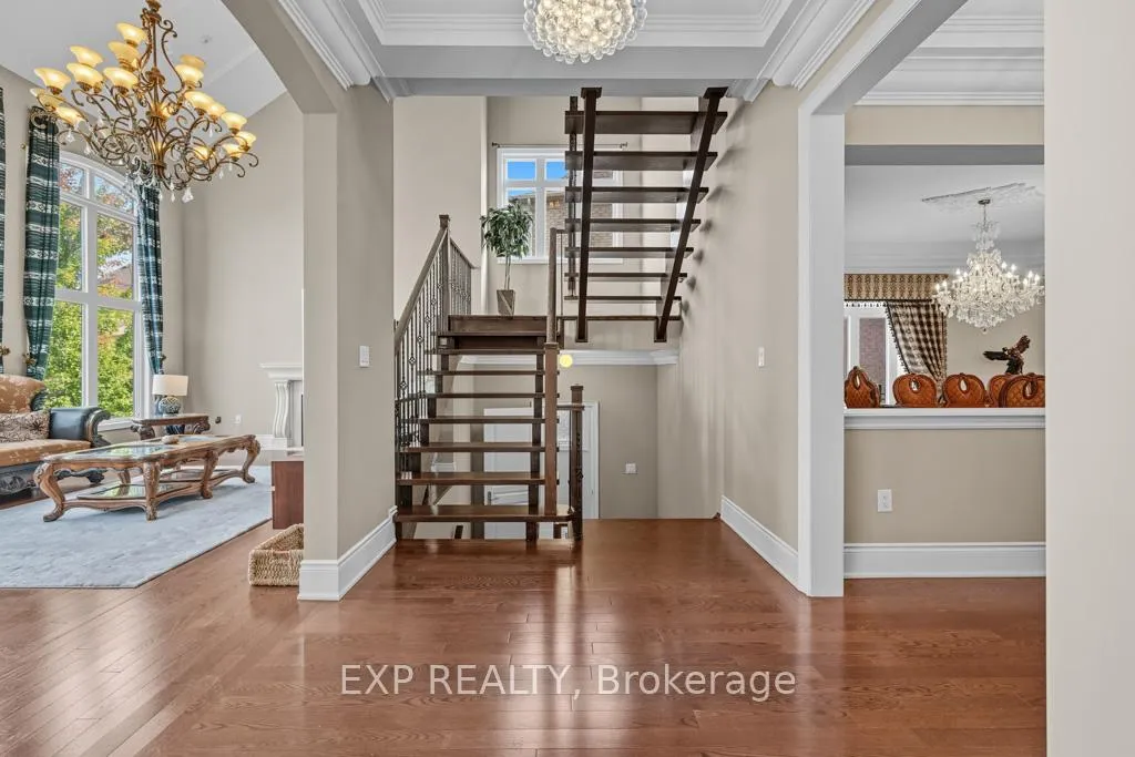 Photo 12 of 22 Longthorpe Court, Aurora, Bayview Southeast — HOMEH
