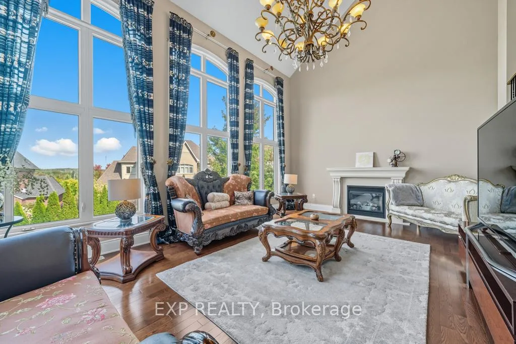 Photo 13 of 22 Longthorpe Court, Aurora, Bayview Southeast — HOMEH
