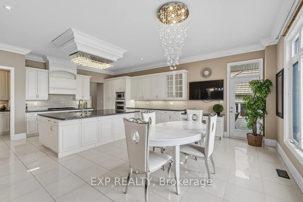 Photo 15 of 22 Longthorpe Court, Aurora, Bayview Southeast — HOMEH