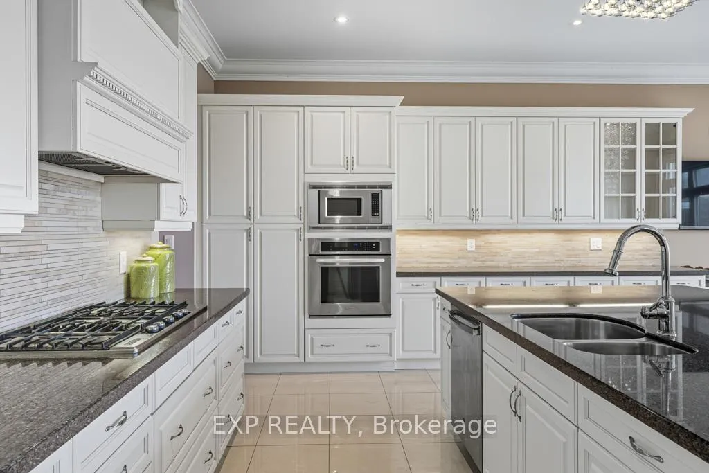 Photo 18 of 22 Longthorpe Court, Aurora, Bayview Southeast — HOMEH