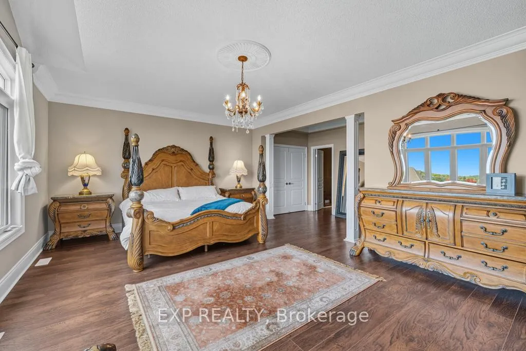 Photo 23 of 22 Longthorpe Court, Aurora, Bayview Southeast — HOMEH