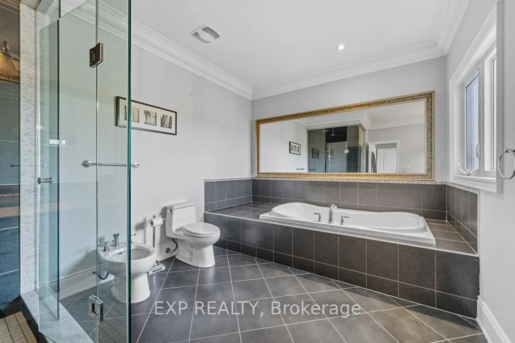 Photo 26 of 22 Longthorpe Court, Aurora, Bayview Southeast — HOMEH