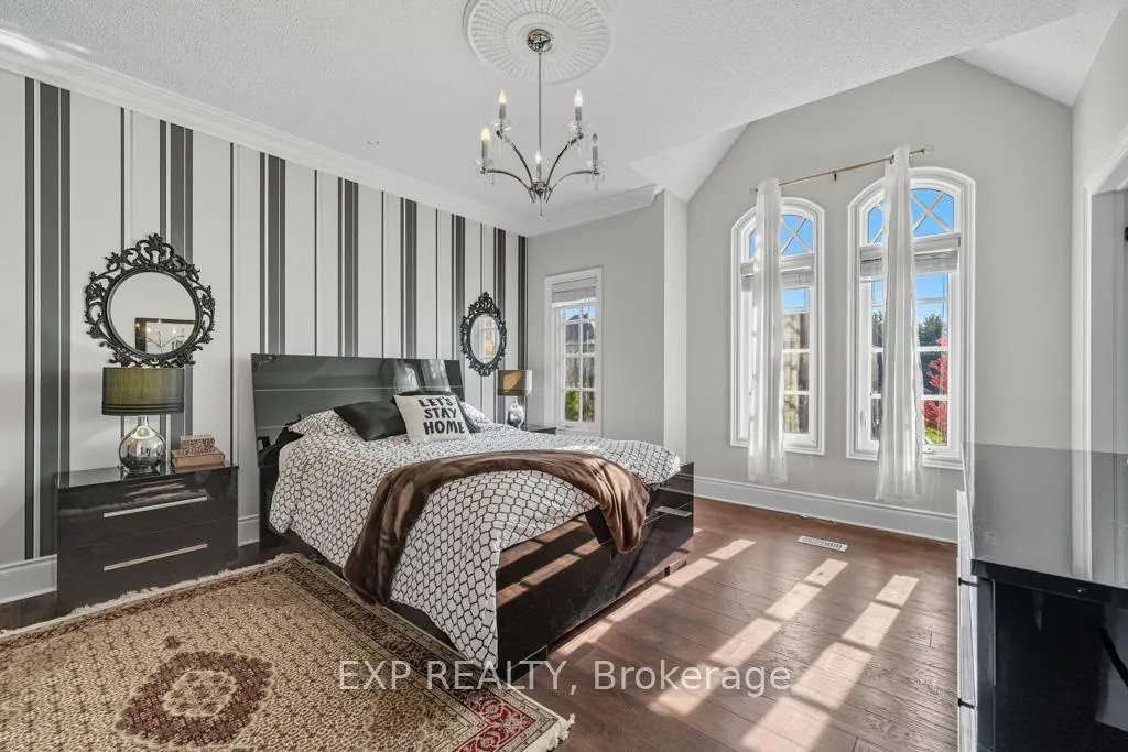 Photo 32 of 22 Longthorpe Court, Aurora, Bayview Southeast — HOMEH