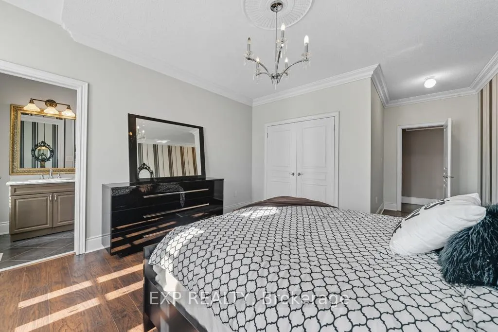 Photo 33 of 22 Longthorpe Court, Aurora, Bayview Southeast — HOMEH
