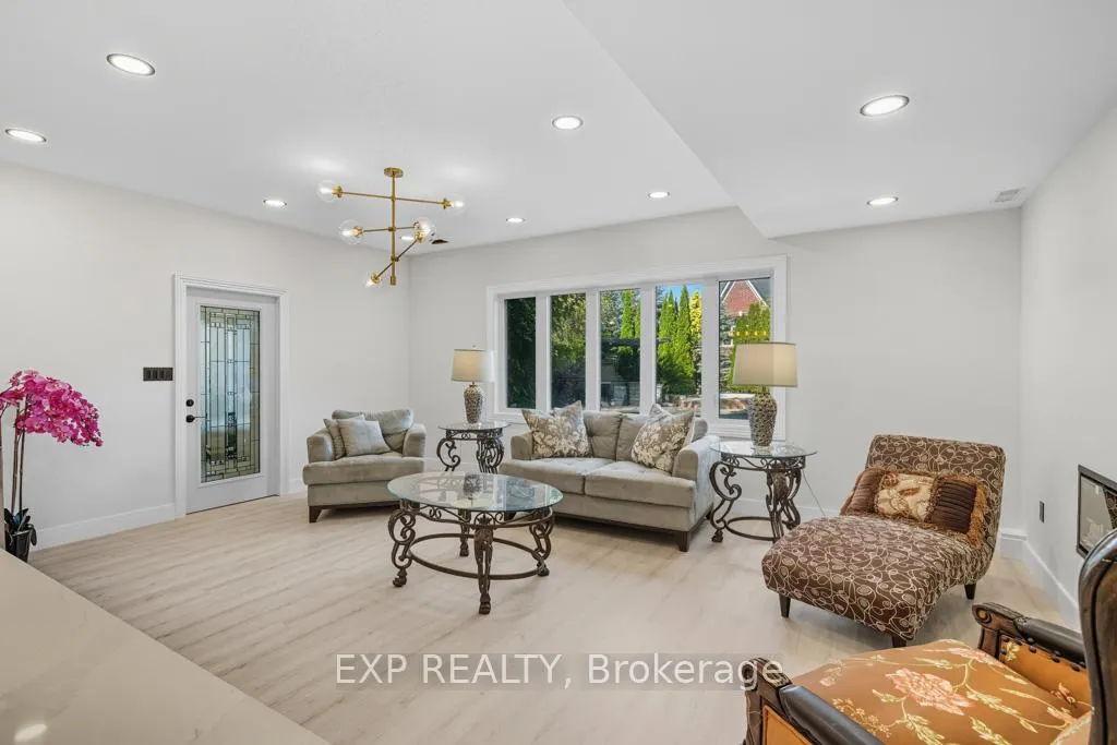 Photo 37 of 22 Longthorpe Court, Aurora, Bayview Southeast — HOMEH