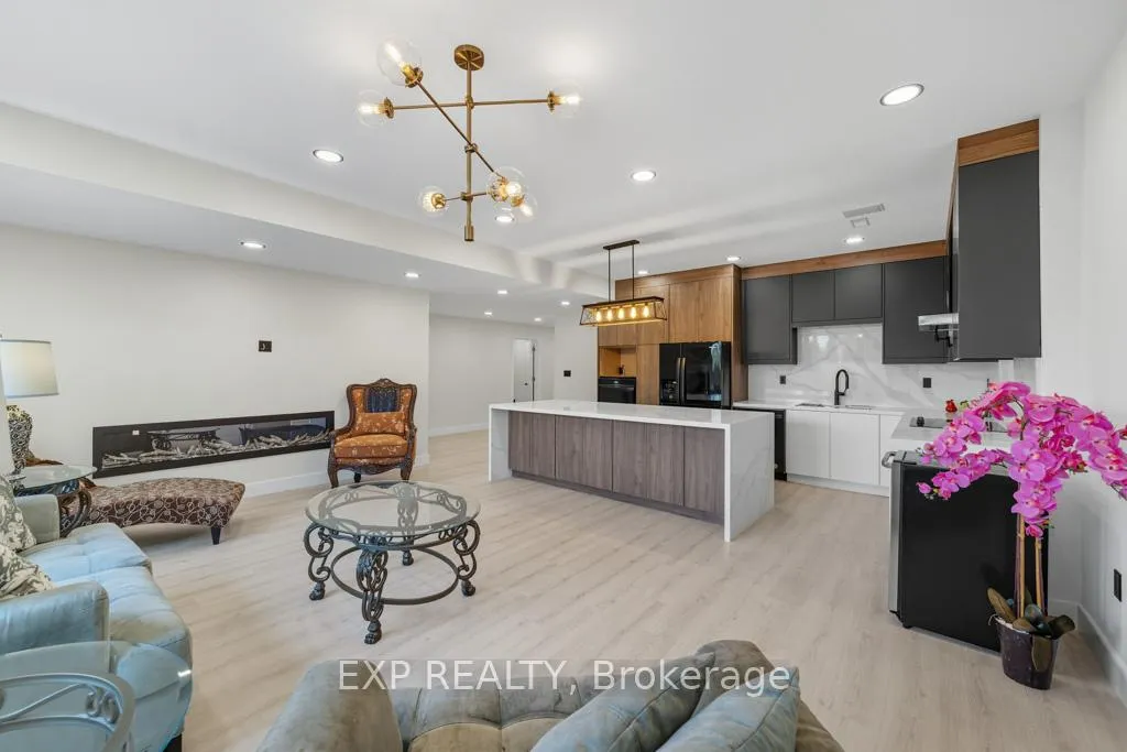 Photo 38 of 22 Longthorpe Court, Aurora, Bayview Southeast — HOMEH