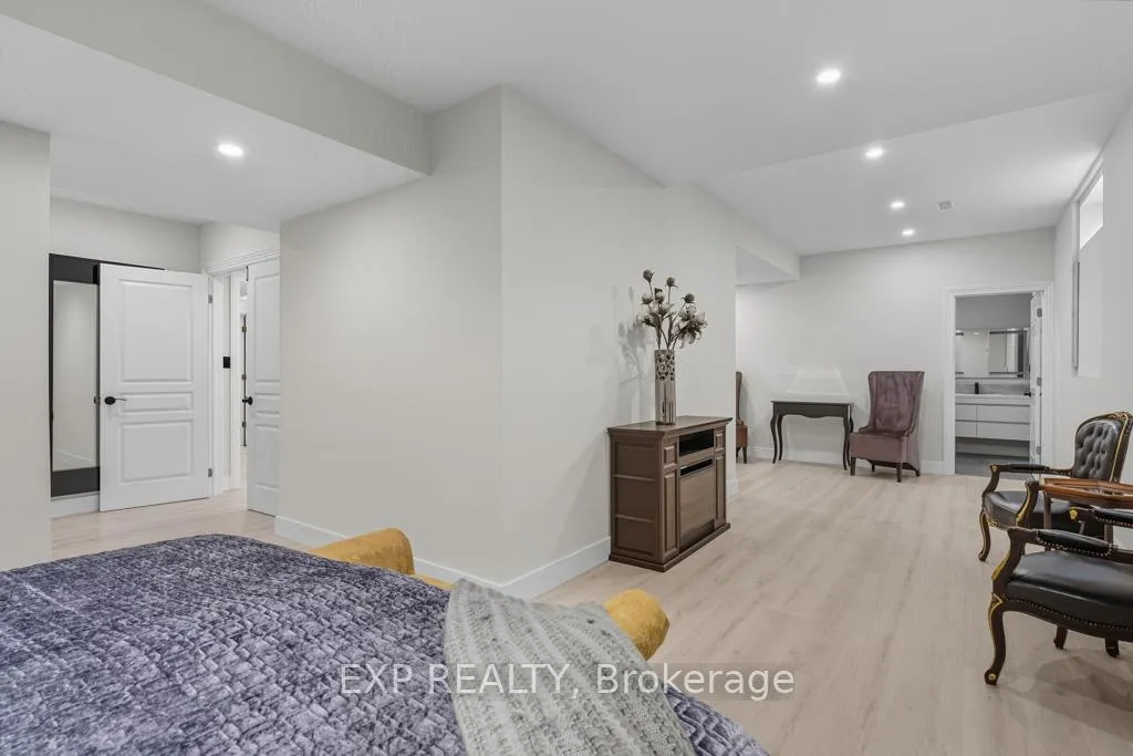 Photo 44 of 22 Longthorpe Court, Aurora, Bayview Southeast — HOMEH