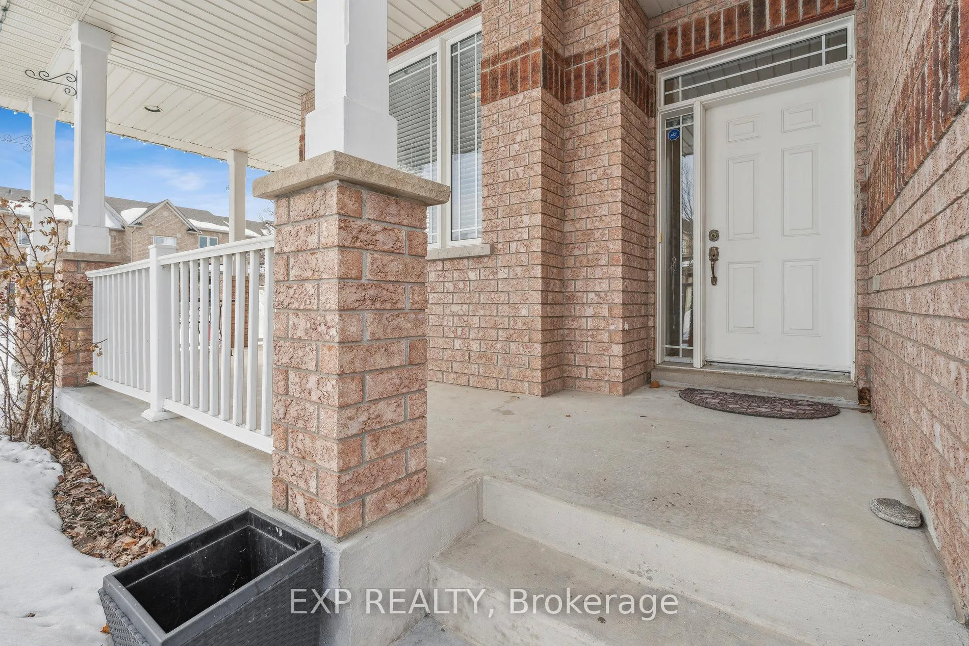 Photo 2 of 122 Bilbrough Street, Aurora, Bayview Northeast — HOMEH