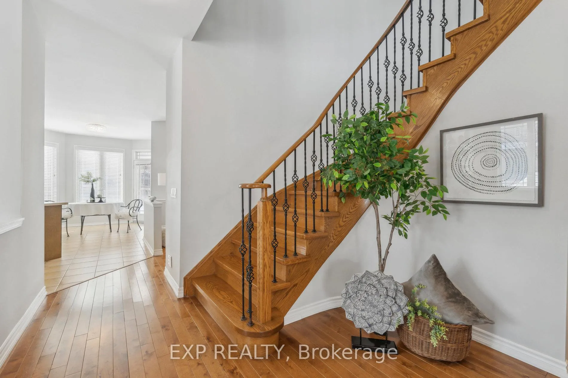 Photo 3 of 122 Bilbrough Street, Aurora, Bayview Northeast — HOMEH