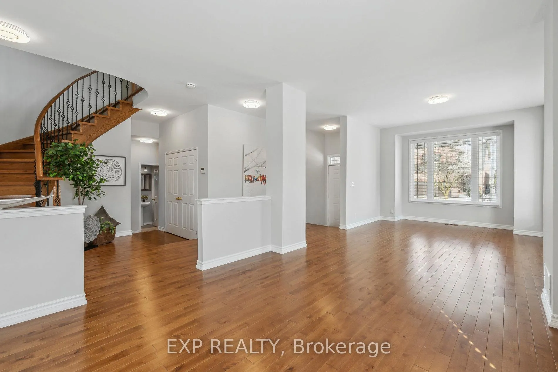 Photo 5 of 122 Bilbrough Street, Aurora, Bayview Northeast — HOMEH