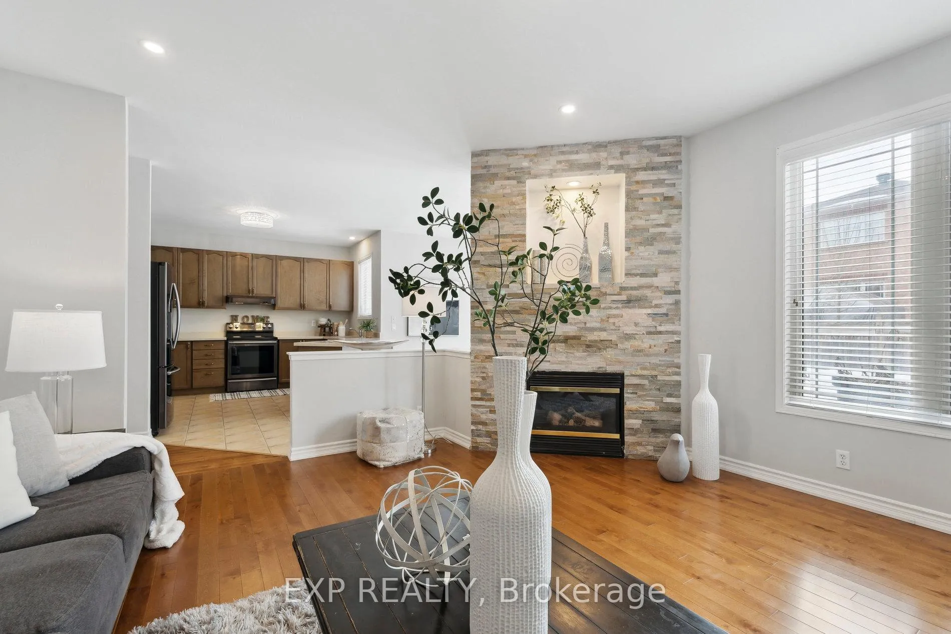 Photo 8 of 122 Bilbrough Street, Aurora, Bayview Northeast — HOMEH