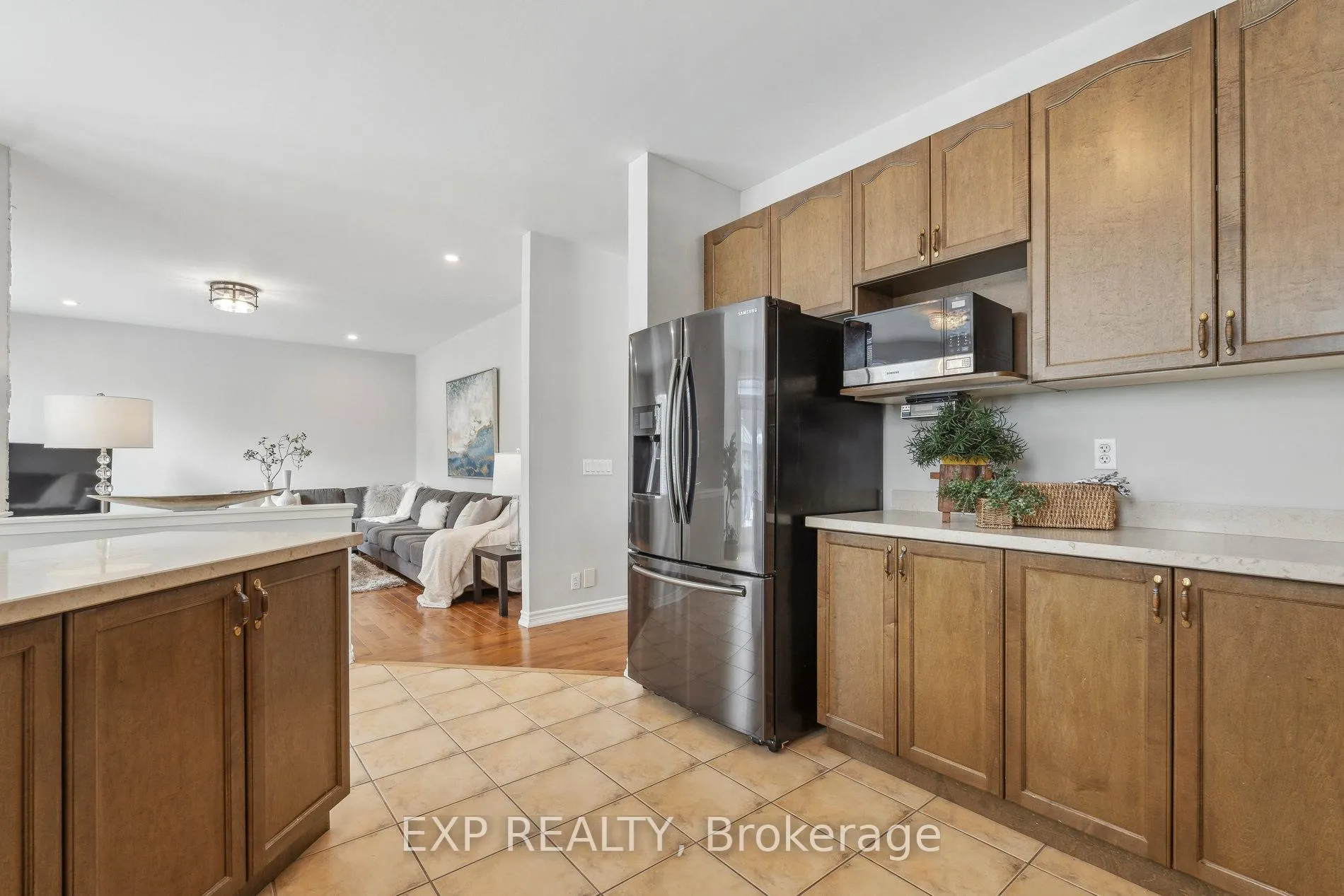 Photo 11 of 122 Bilbrough Street, Aurora, Bayview Northeast — HOMEH
