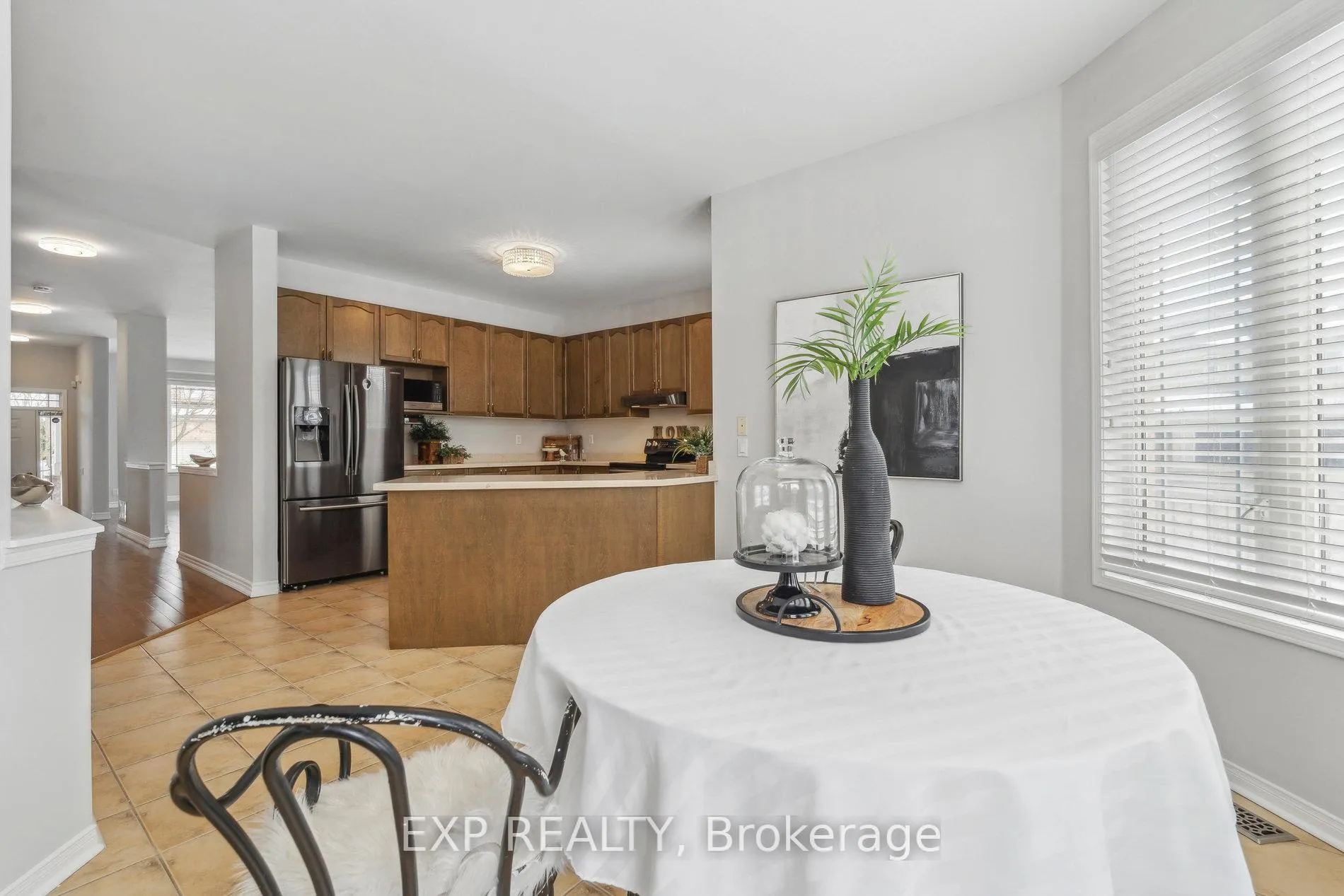 Photo 12 of 122 Bilbrough Street, Aurora, Bayview Northeast — HOMEH