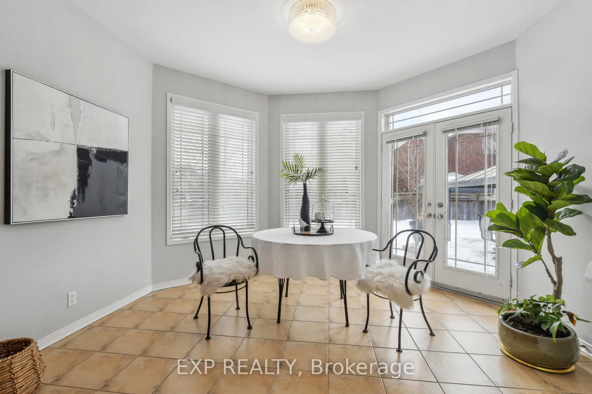 Photo 13 of 122 Bilbrough Street, Aurora, Bayview Northeast — HOMEH