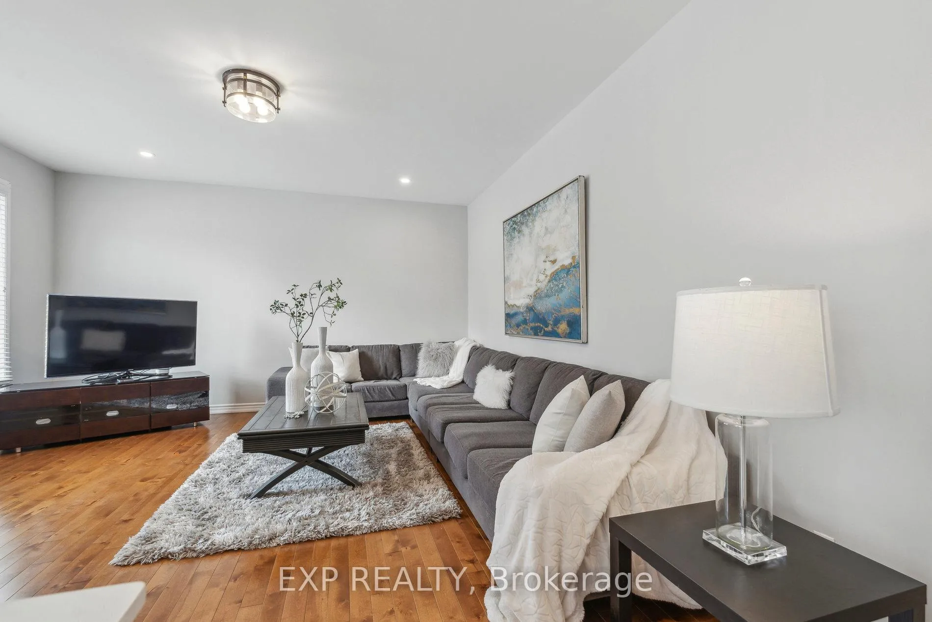 Photo 14 of 122 Bilbrough Street, Aurora, Bayview Northeast — HOMEH