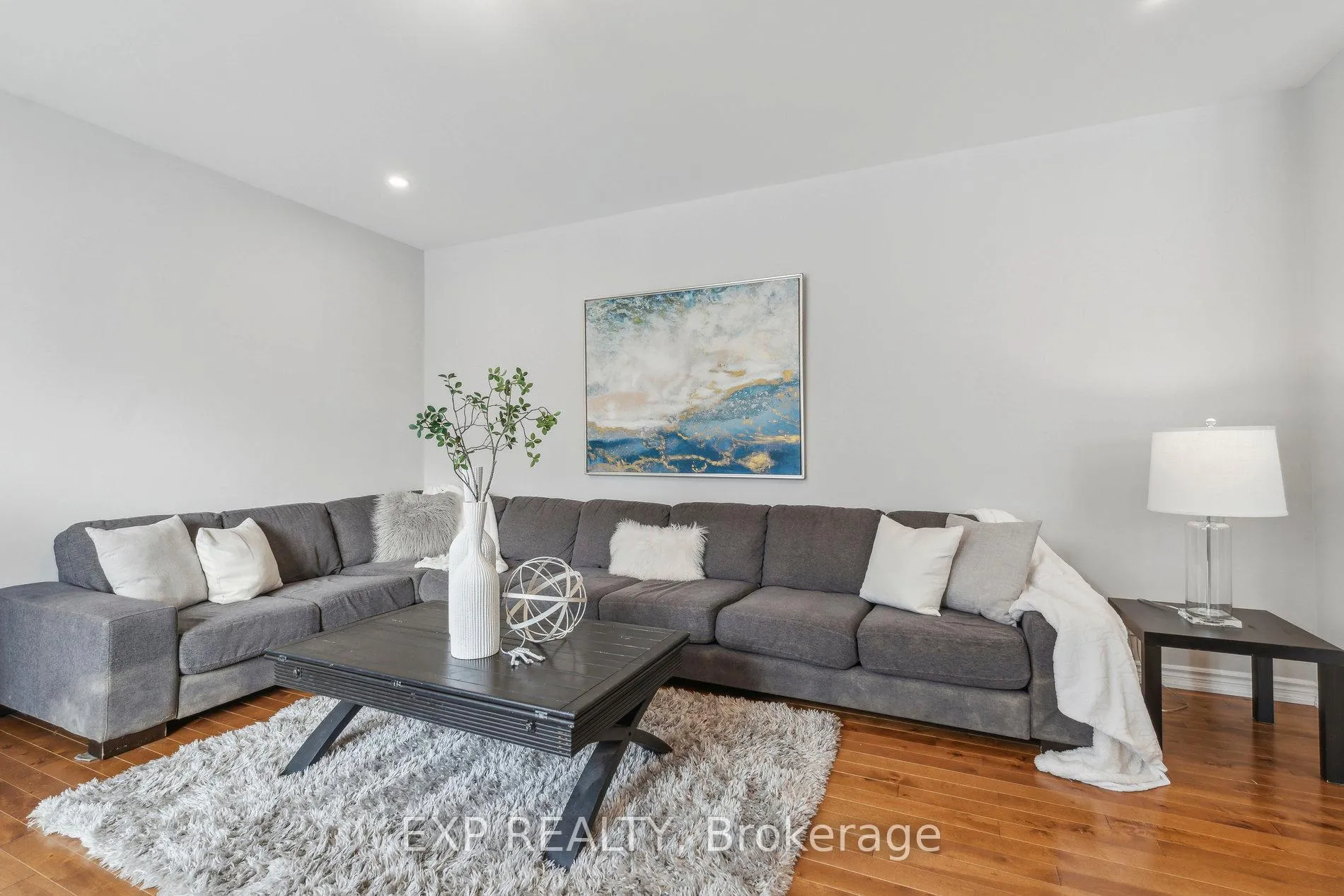 Photo 16 of 122 Bilbrough Street, Aurora, Bayview Northeast — HOMEH