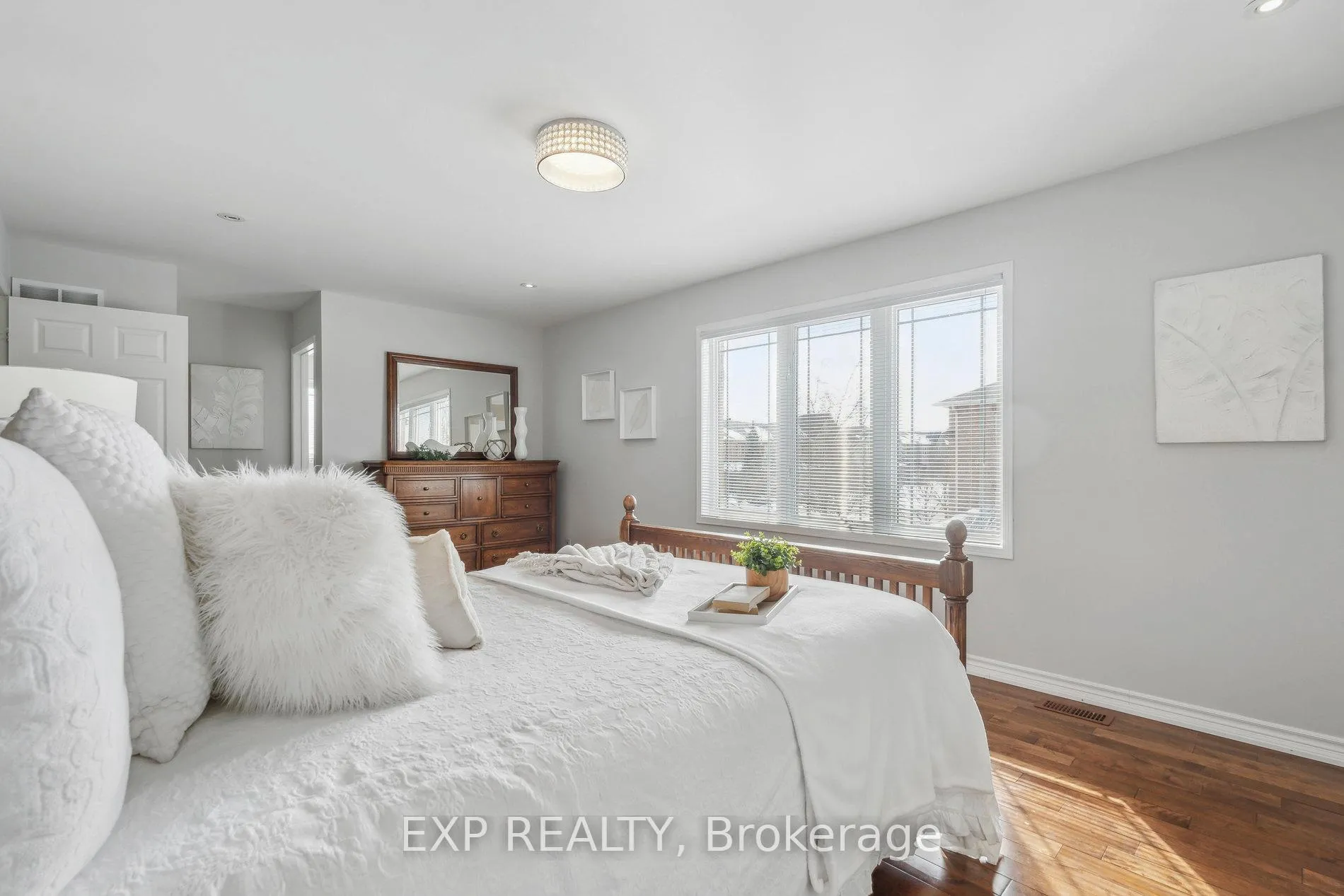 Photo 21 of 122 Bilbrough Street, Aurora, Bayview Northeast — HOMEH
