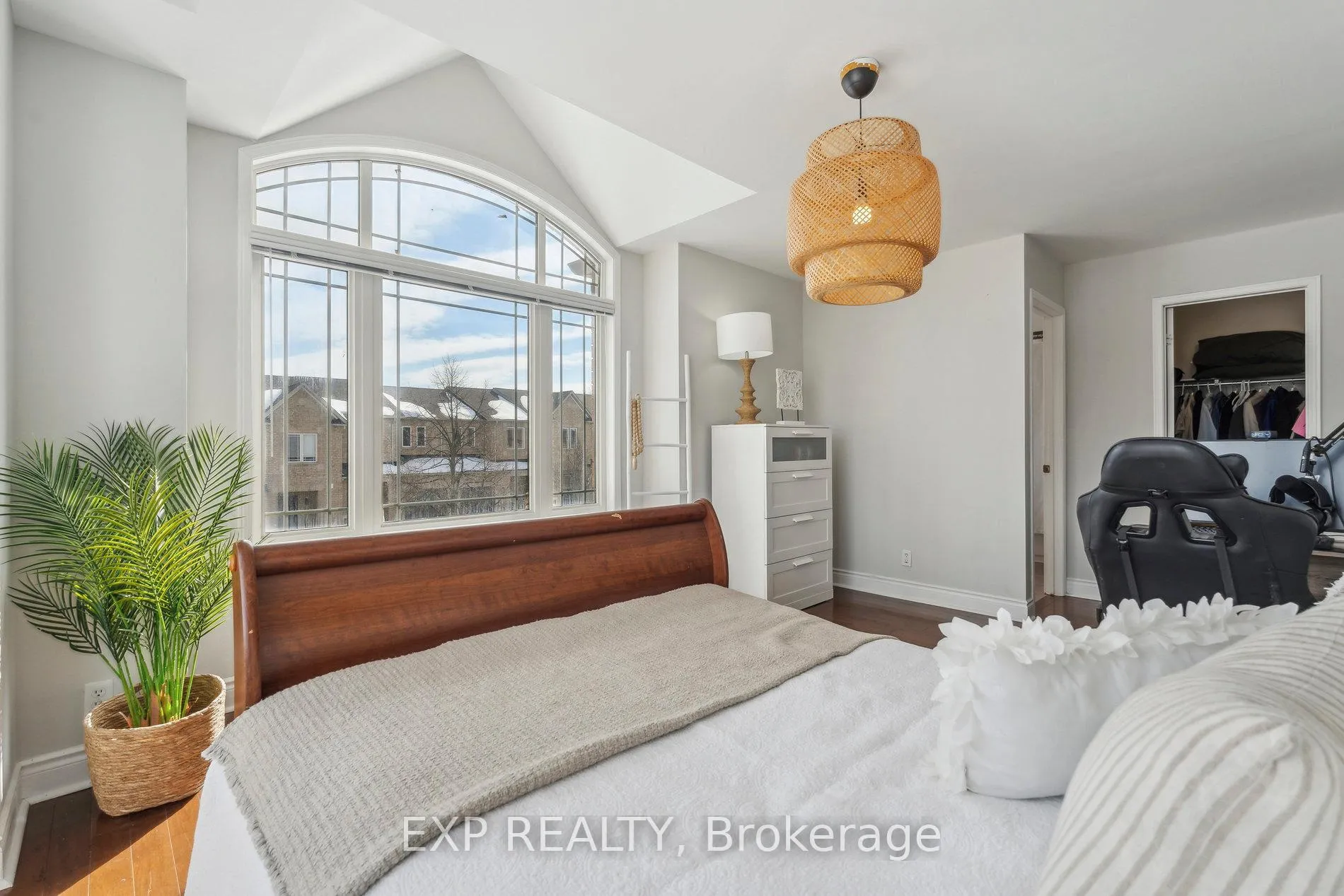 Photo 24 of 122 Bilbrough Street, Aurora, Bayview Northeast — HOMEH