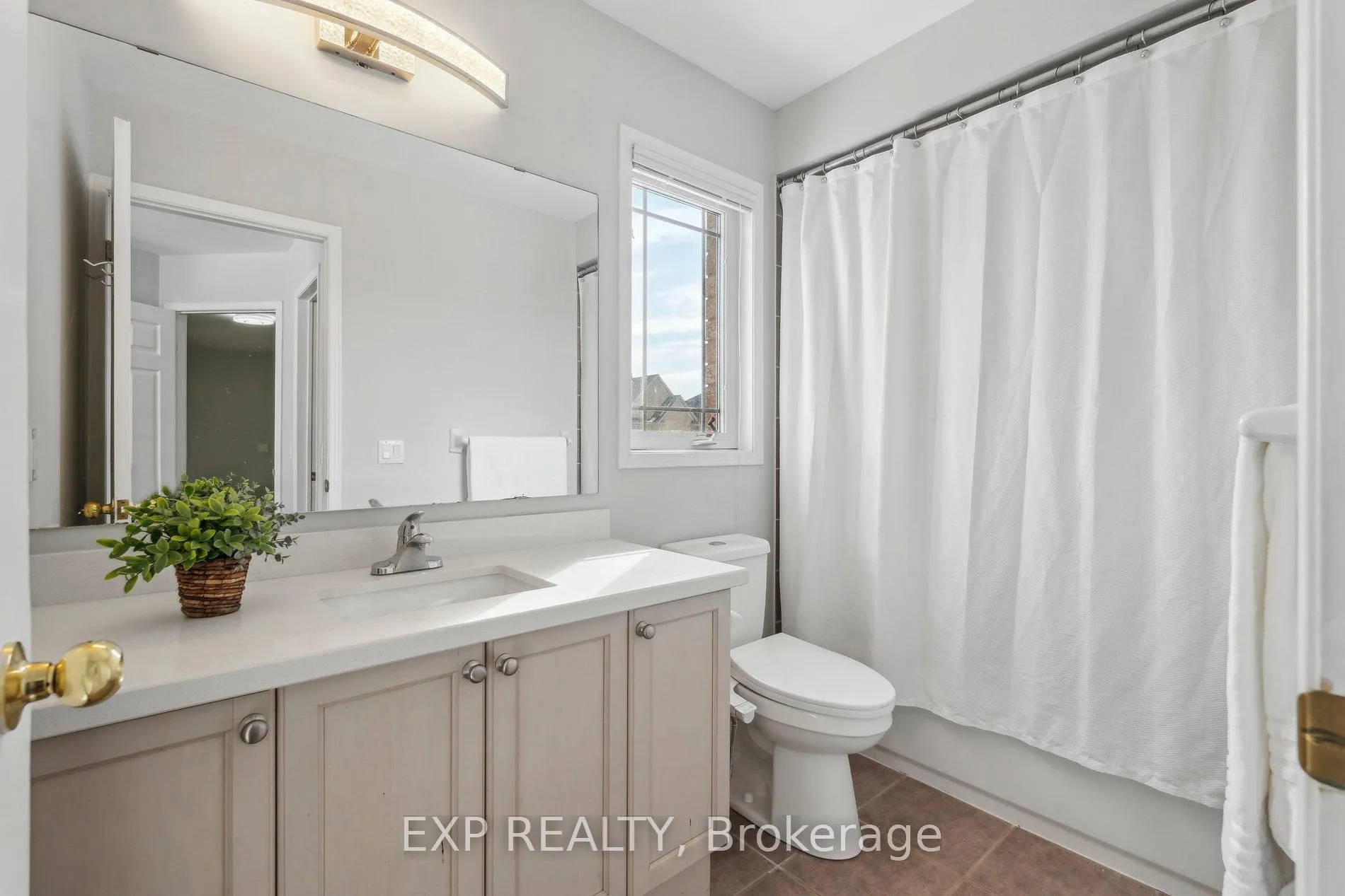 Photo 25 of 122 Bilbrough Street, Aurora, Bayview Northeast — HOMEH